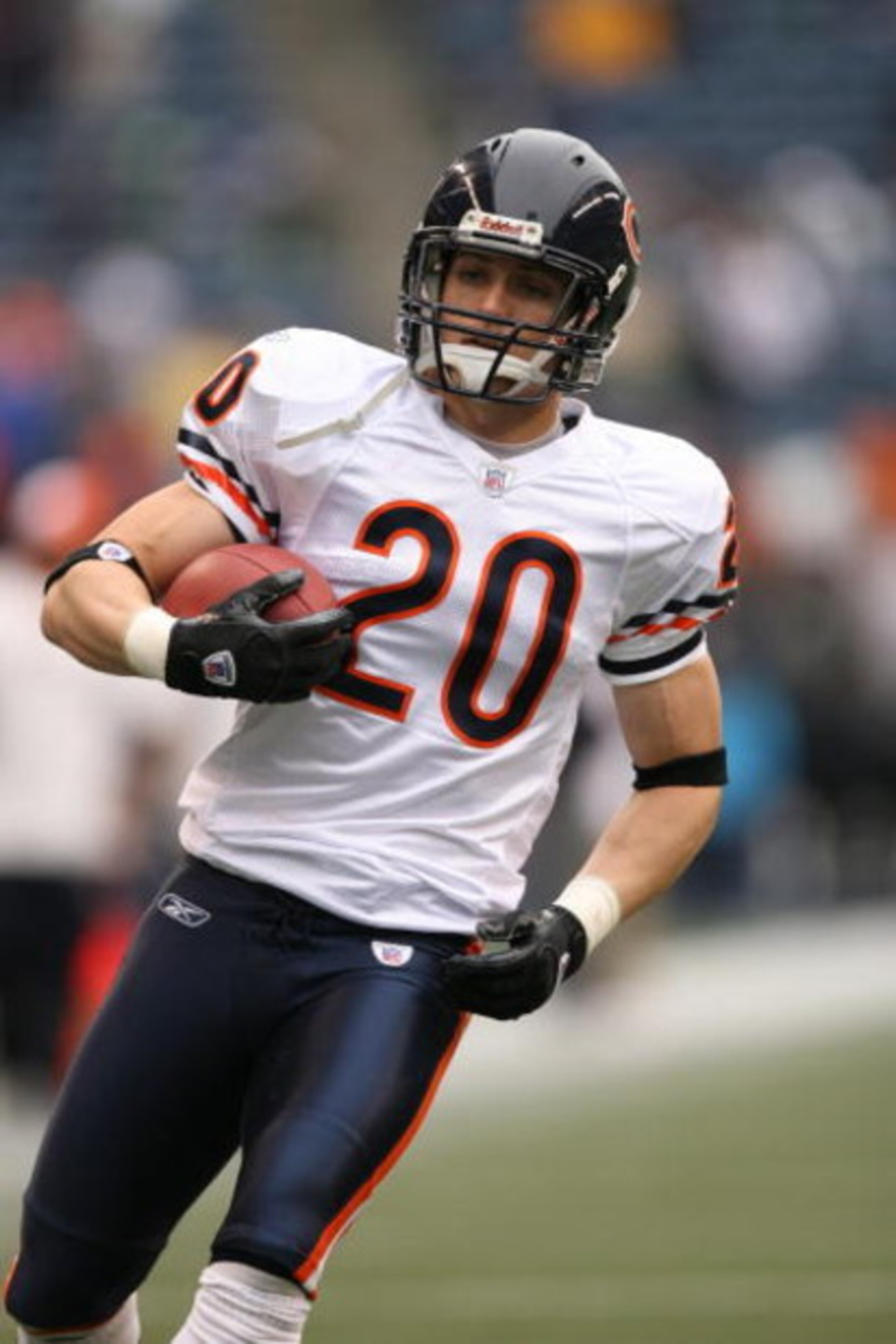 SEATTLE - NOVEMBER 18:  Adam Archuleta #20 of the Chicago Bears warms up before the game against the Seattle Seahawks at Qwest Field on November 18, 2007 in Seattle, Washington. (Photo by Otto Greule Jr/Getty Images)