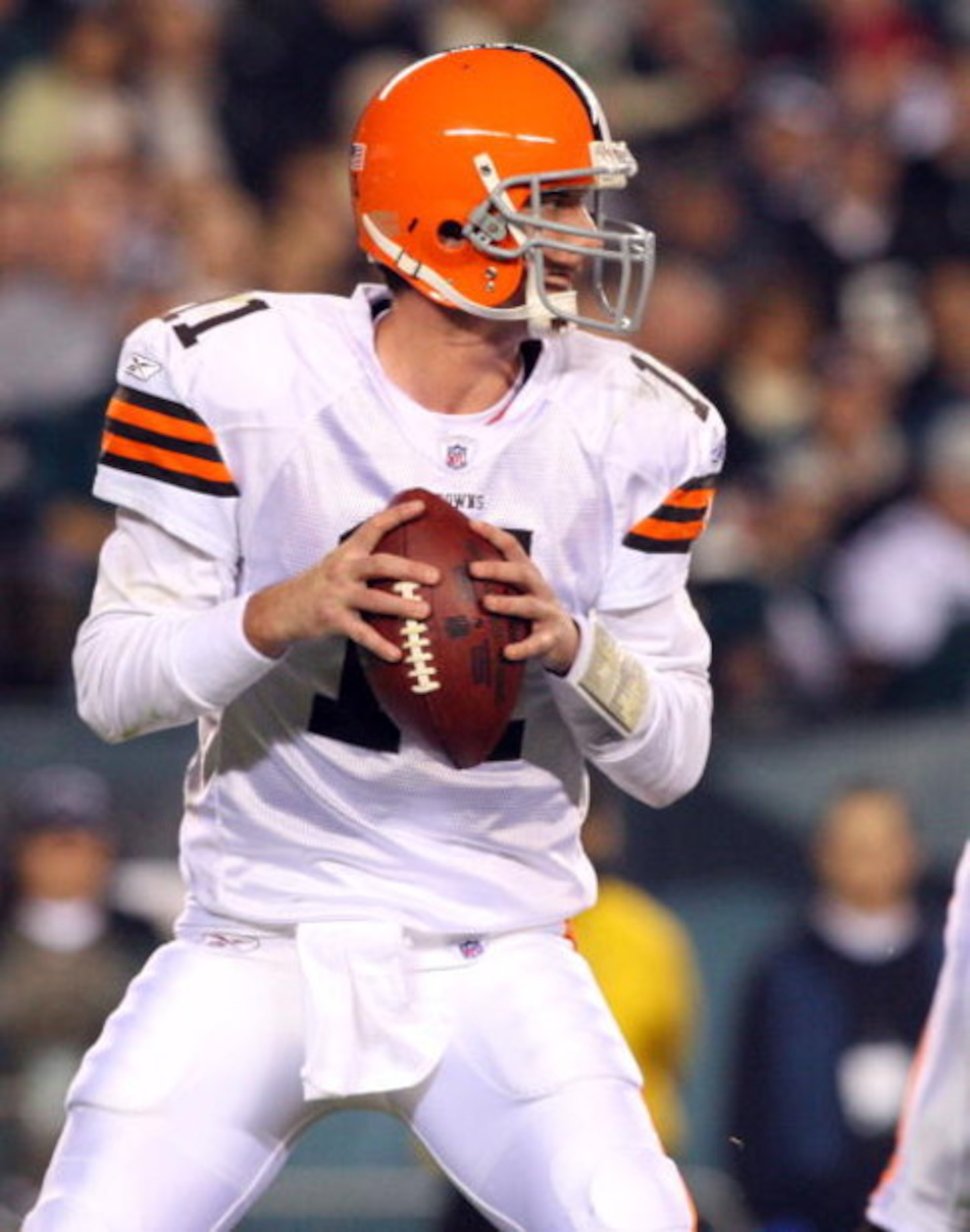 PHILADELPHIA - DECEMBER 15:  Quarterback Ken Dorsey #11 of the Cleveland Browns looks to pass against the Philadelphia Eagles on December 15, 2008 at Lincoln Financial Field in Philadelphia, Pennsylvania.  (Photo by Jim McIsaac/Getty Images)