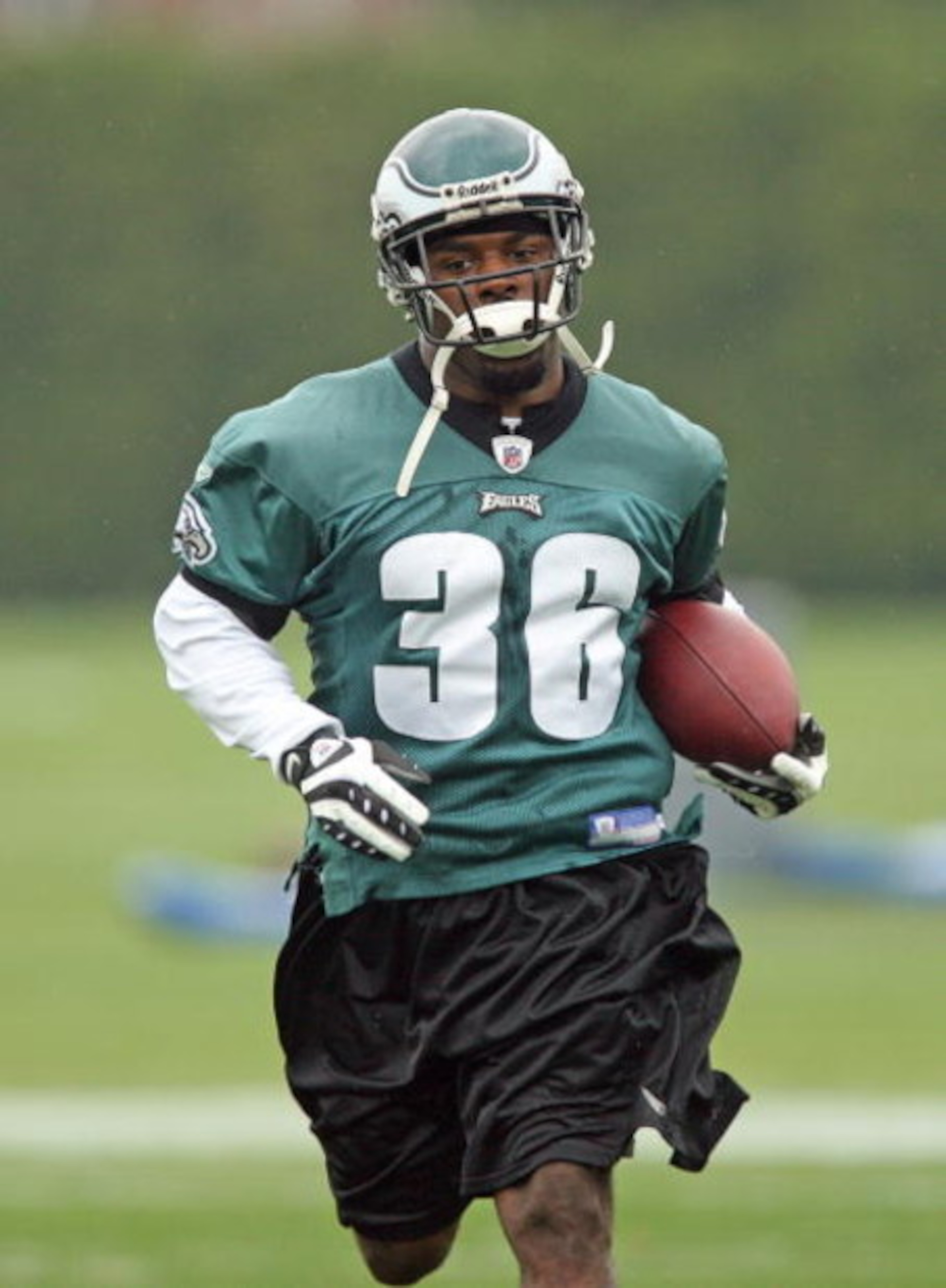 PHILADELPHIA - MAY 1: Running back Brian Westbrook #36 of the Philadelphia Eagles practices during mini camp at the NovaCare Complex on May 1, 2009 in Philadelphia, Pennsylvania.  (Photo by Hunter Martin/Getty Images)