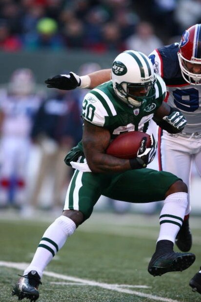 EAST RUTHERFORD, NJ - DECEMBER 14:  Thomas Jones #20 of The New York Jets runs the ball against  The Buffalo Bills during their game on December 14, 2008 at Giants Stadium in East Rutherford, New Jersey.  (Photo by Al Bello/Getty Images)