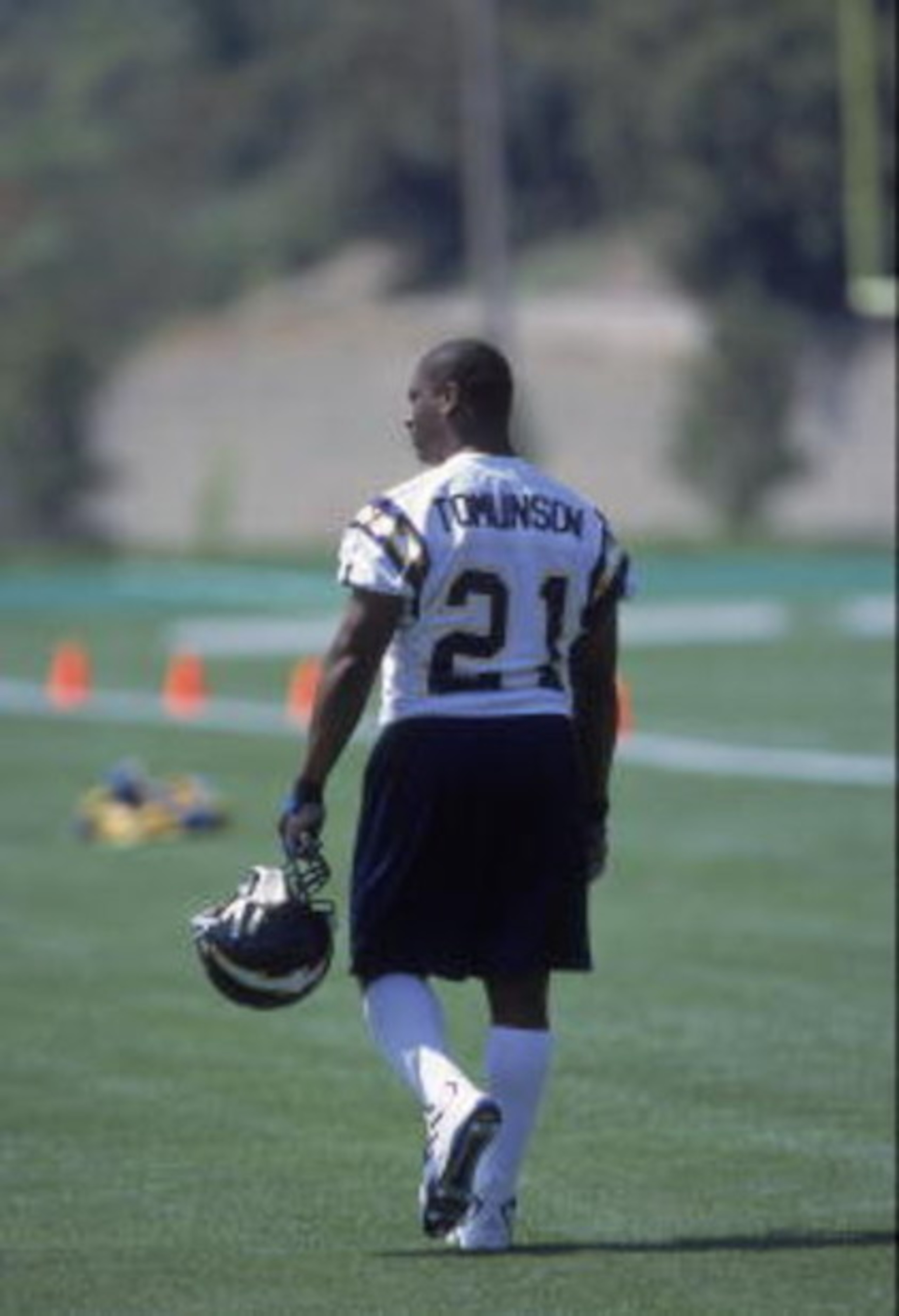 4 May 2001:  LaDainian Tomlinson #21 takes a break during the San Diego Chargers Mini Camp at Murphy Canyon in San Diego, California.Mandatory Credit: Todd Warshaw  /Allsport