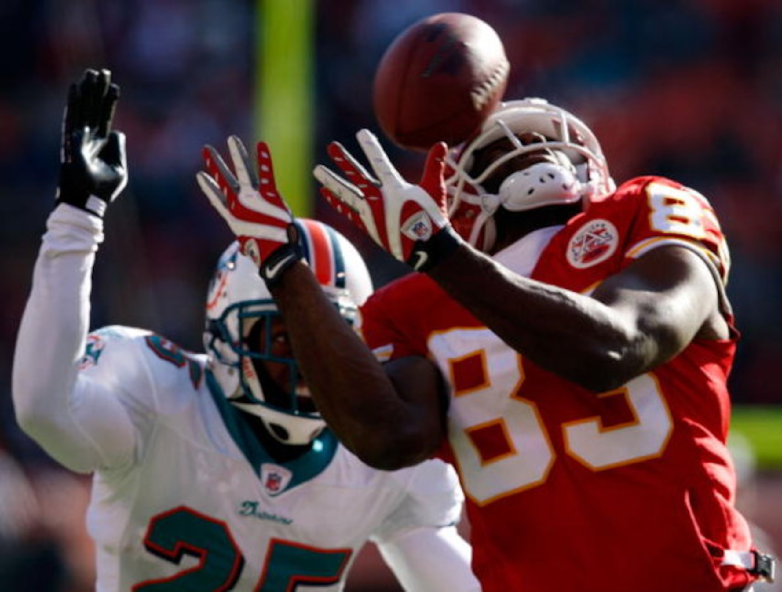 KANSAS CITY, MO - DECEMBER 21:  Mark Bradley #83 of Kansas City Chiefs tries to make a reception as Will Allen #25 of the Miami Dolphins looks on during the game on December 21, 2008 at Arrowhead Stadium in Kansas City, Missouri.  (Photo by Jamie Squire/G