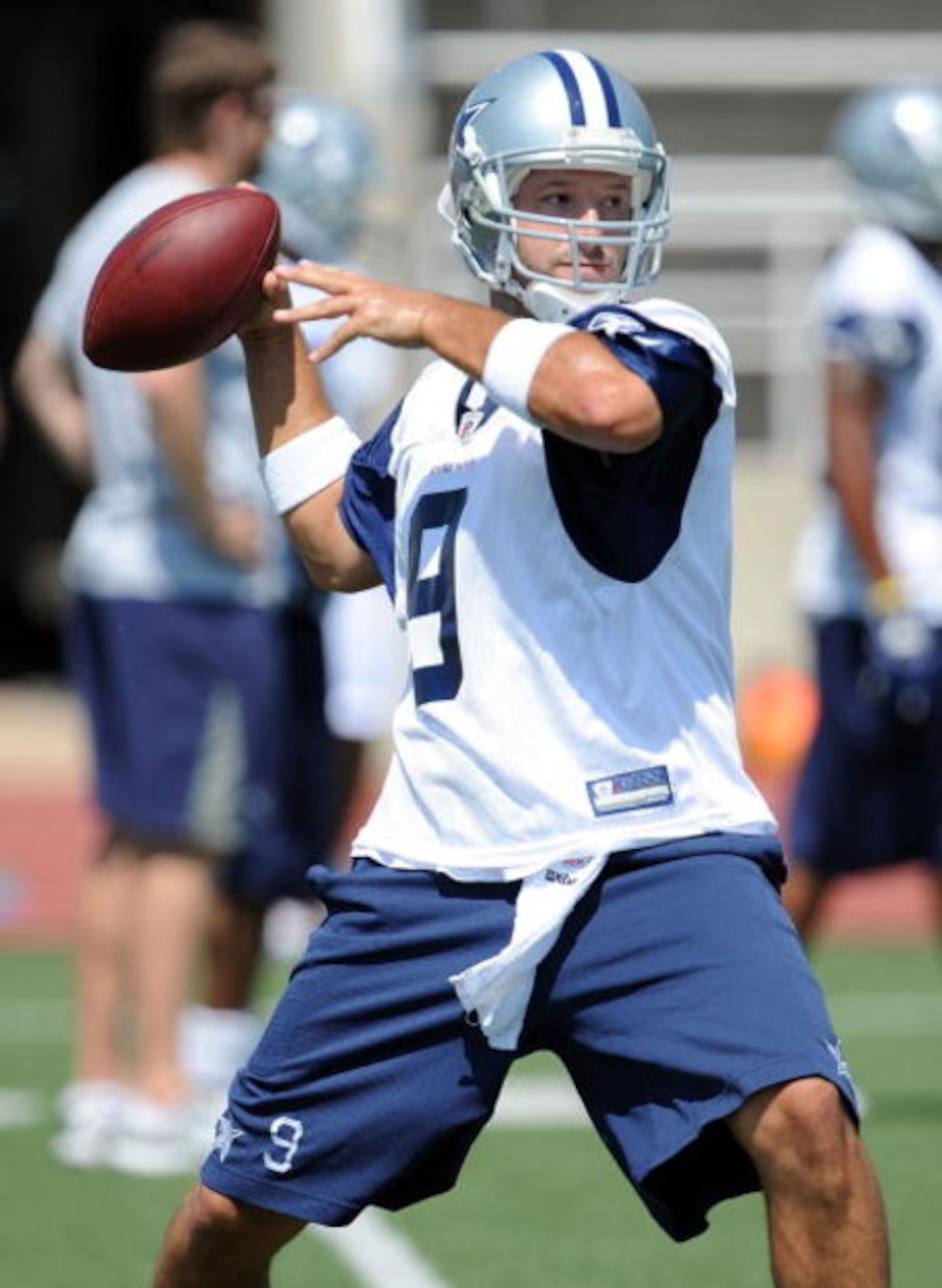 CARROLLTON, TX - JUNE 16:  Quarterback Tony Romo #9 of the Dallas Cowboys during mini camp at Standridge Stadium on June 16, 2009 in Carrollton, Texas.  (Photo by Ronald Martinez/Getty Images)