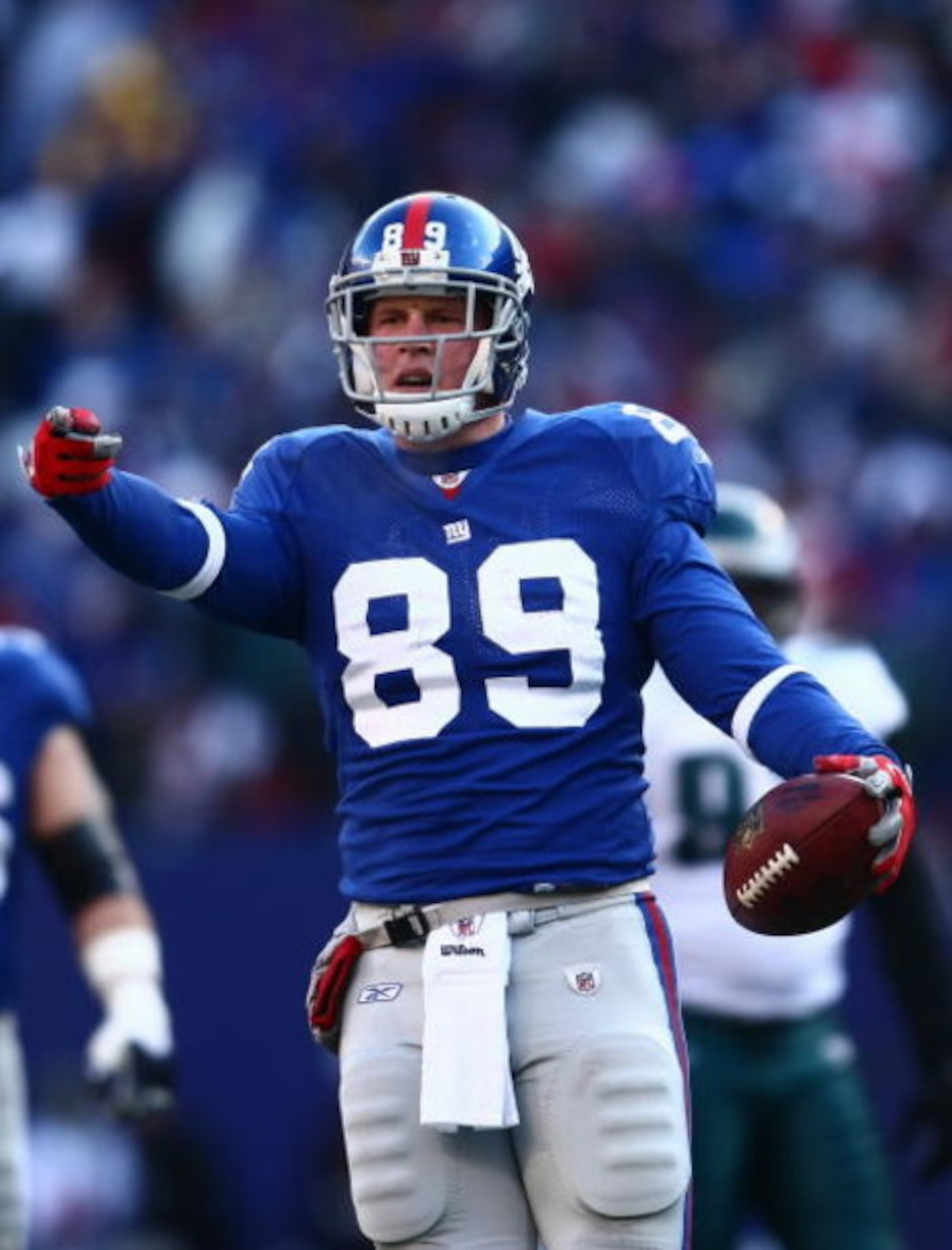 EAST RUTHERFORD, NJ -  JANUARY 11:  Kevin Boss #89 of the New York Giants gestures against the Philadelphia Eagles during the NFC Divisional Playoff Game on January 11, 2009 at Giants Stadium in East Rutherford, New Jersey.  The Eagles defeated the Giants