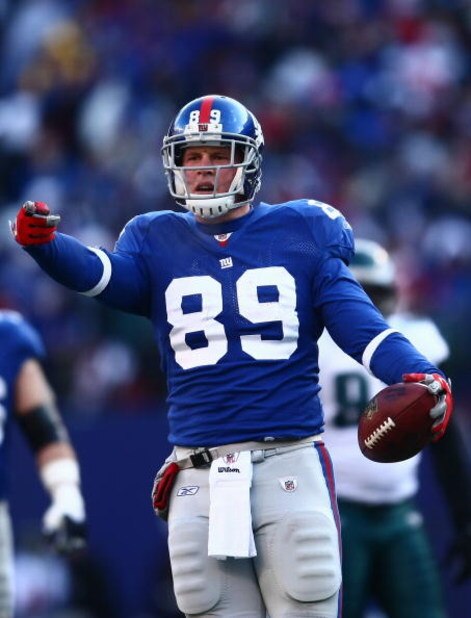 EAST RUTHERFORD, NJ -  JANUARY 11:  Kevin Boss #89 of the New York Giants gestures against the Philadelphia Eagles during the NFC Divisional Playoff Game on January 11, 2009 at Giants Stadium in East Rutherford, New Jersey.  The Eagles defeated the Giants