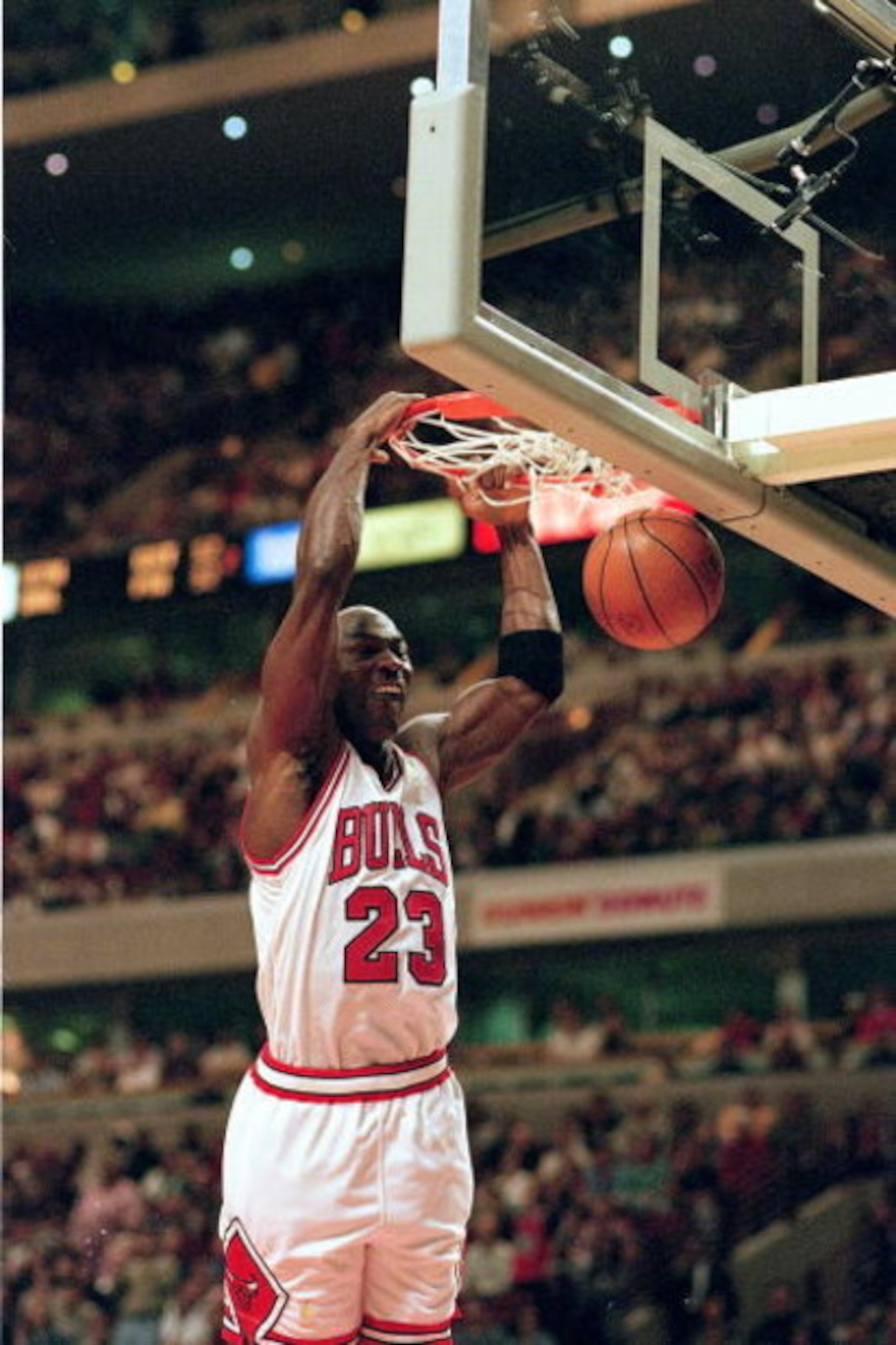 26 Oct 1996:  Michael Jordan #23 of the Chicago Bulls dunks the ball during the game against the Sacramento Kings at the United Center in Chicago, Illinois. The Bulls defeated the Kings 97-91.   Mandatory Credit: Jonathan Daniel  /Allsport