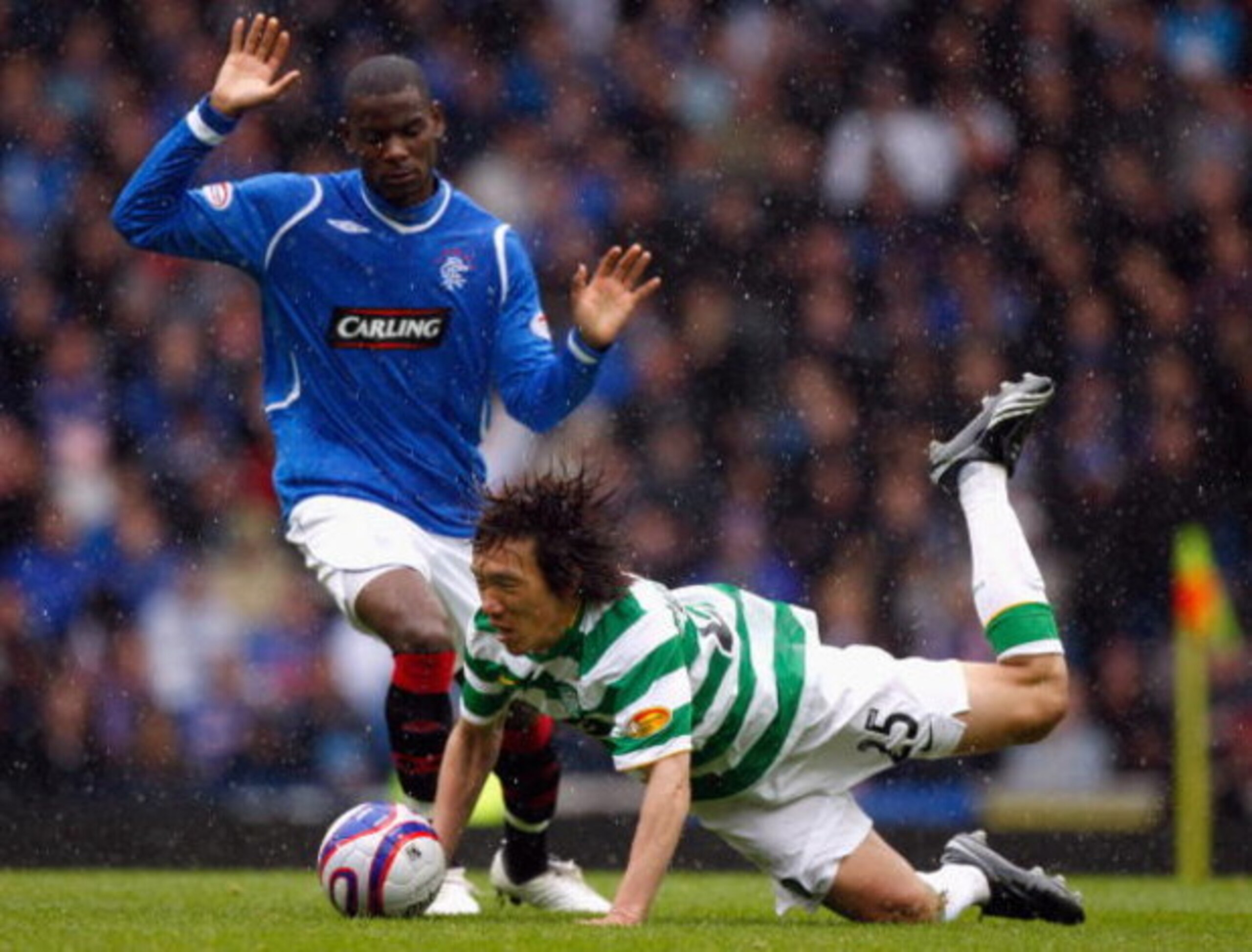 GLASGOW, SCOTLAND - MAY 09: Maurice Edu of Rangers tackles Shunsuke Nakamura of Celtic  during the Scottish Premier League match between Rangers and Celtic at Ibrox stadium on May 9, 2009 in Glasgow, Scotland.  (Photo by Jeff J Mitchell/Getty Images)