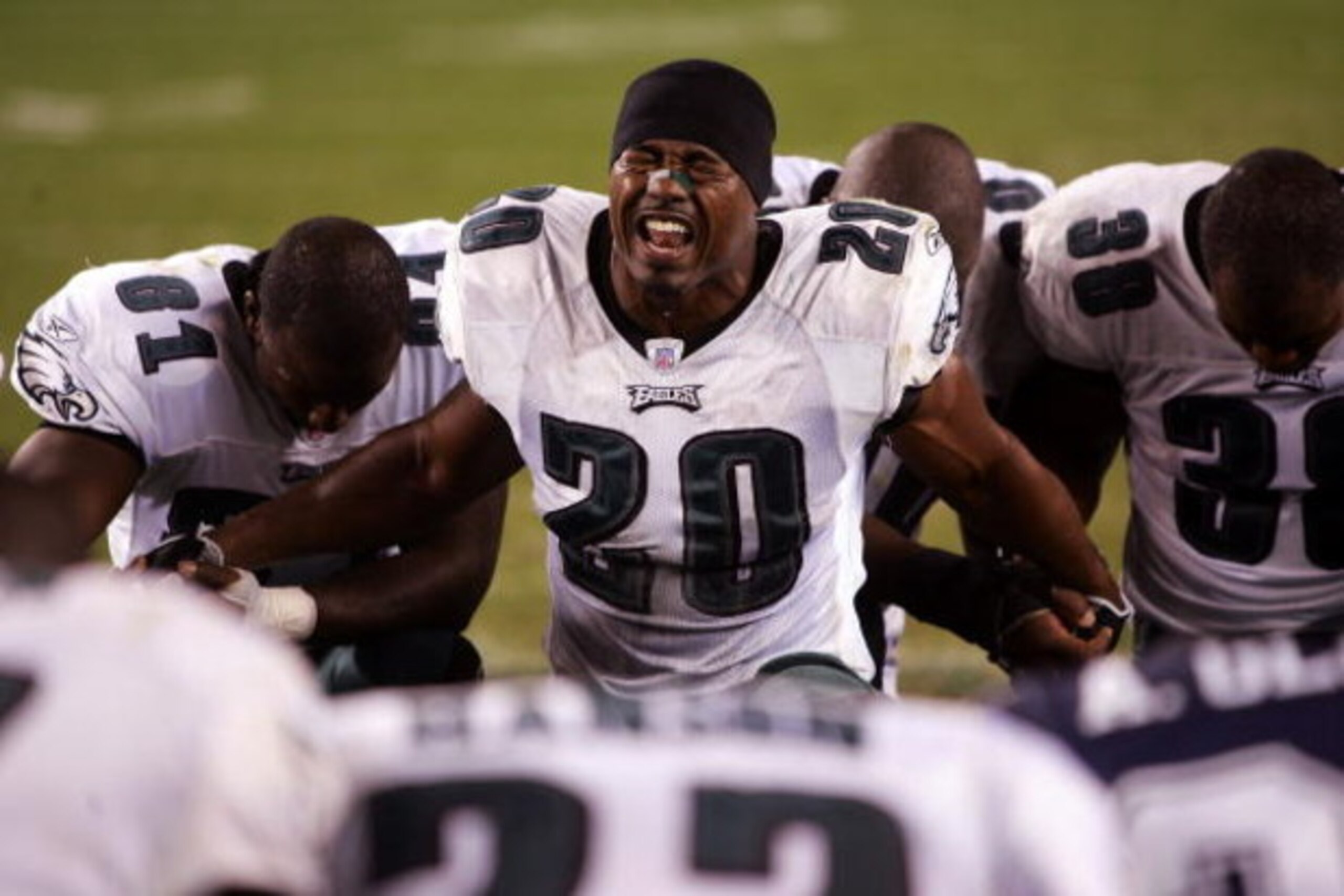 PHILADELPHIA - OCTOBER 08:  Brian Dawkins #20 of the Philadelphia Eagles leads a prayer cirlce  after a game against the Dallas Cowboys at Lincoln Financial Field on October 8, 2006 in Philadelphia, Pennsylvania.  (Photo by Chris McGrath/Getty Images)
