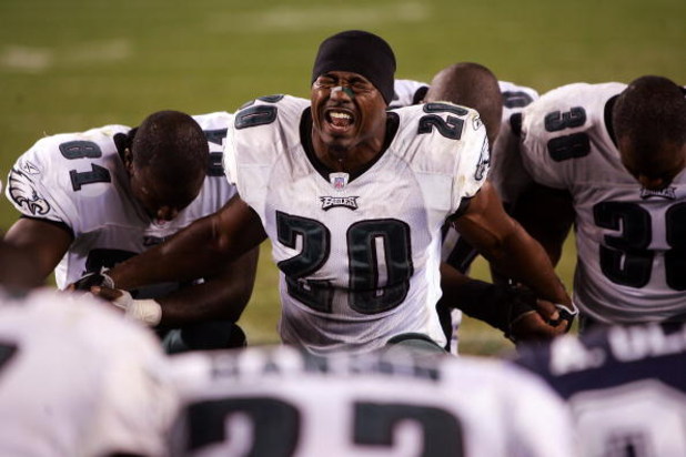 PHILADELPHIA - OCTOBER 08:  Brian Dawkins #20 of the Philadelphia Eagles leads a prayer cirlce  after a game against the Dallas Cowboys at Lincoln Financial Field on October 8, 2006 in Philadelphia, Pennsylvania.  (Photo by Chris McGrath/Getty Images)