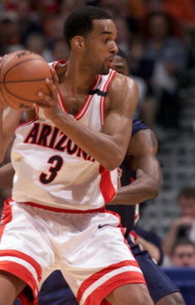 23 Mar 2001: Center Loren Woods #3 of the Arizona Wildcats looks for an open pass against the Ole Miss Rebels during the NCAA Tournament at the Alamodome in San Antonio, Texas. Arizona defeats Ole Miss 66-56.  DIGITAL IMAGE Mandatory Credit: Tom Hauck/ALL