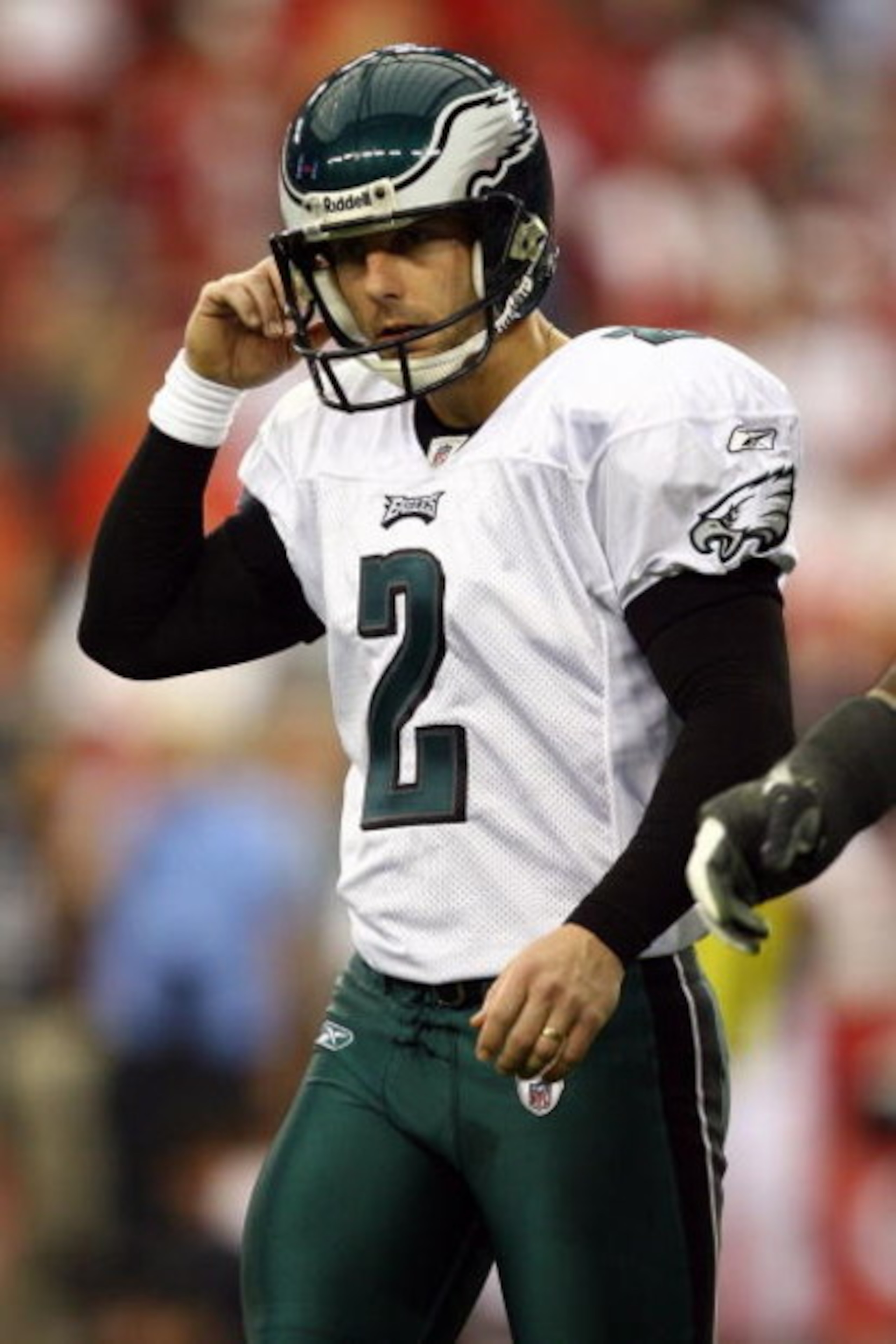 GLENDALE, AZ - JANUARY 18:  Kicker David Akers #2 of the Philadelphia Eagles reacts after he misses a two-point conversion in the third quarter during the NFC championship game against the Arizona Cardinals on January 18, 2009 at University of Phoenix Sta