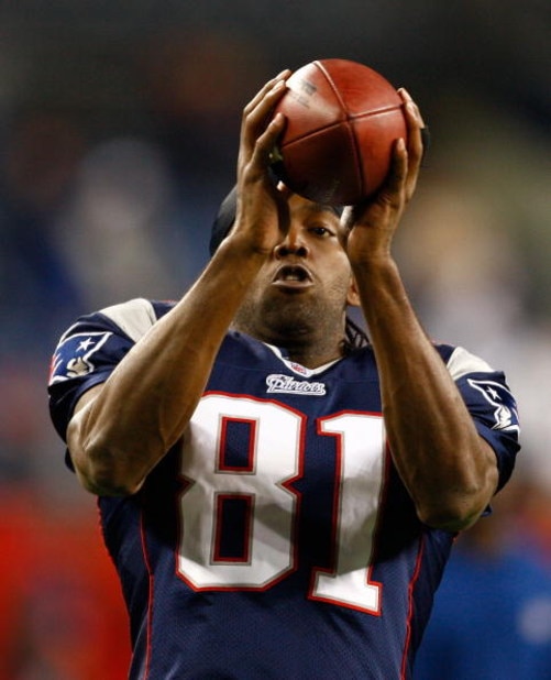 FOXBORO, MA - NOVEMBER 13: Randy Moss #81 of the New England Patriots makes a catch before a game with the New York Jets at Gillette Stadium on November 13, 2008 in Foxboro, Massachusetts. The Jets won 34-31 in overtime. (Photo by Jim Rogash/Getty Images)