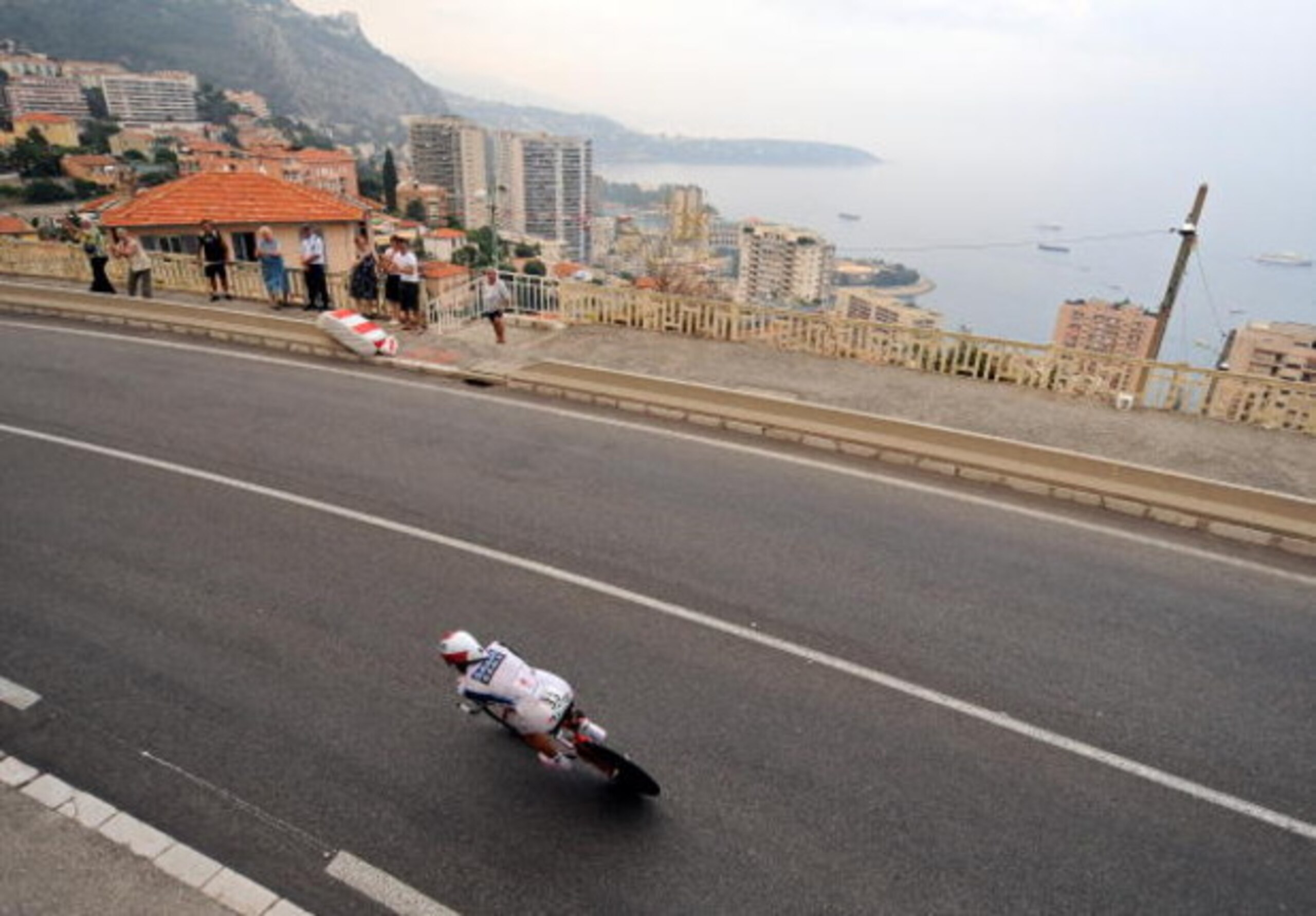 MONACO - JULY 04:  Fabian Cancellara of Switzerland and team Saxo Bank in action during the first time trail of the 2009 Tour de France on July 4, 2009 in Monaco, Monaco.  (Photo by Jasper Juinen/Getty Images)