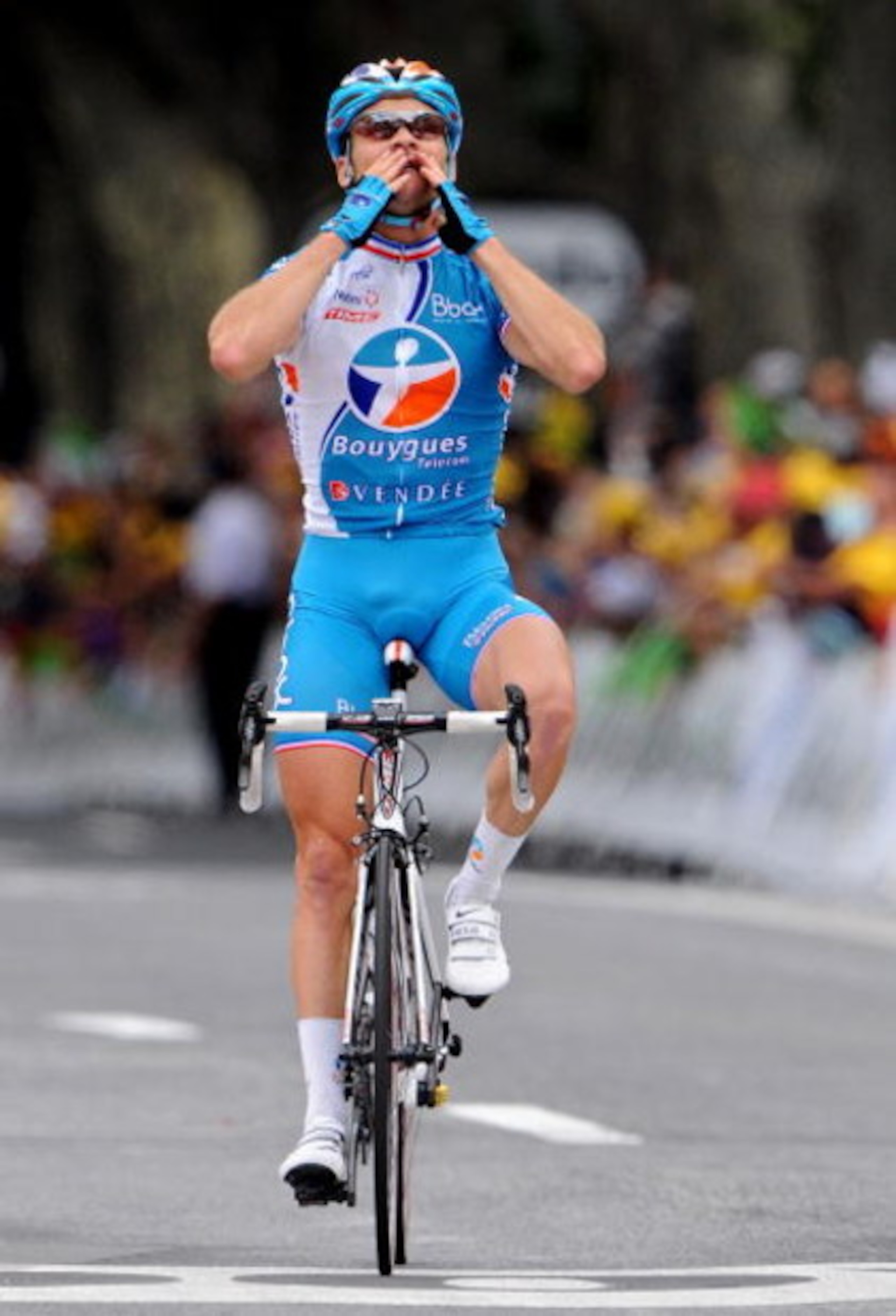 PERPIGNAN, FRANCE - JULY 08:  Thomas Voeckler of France and team Bbox Bouygues Telecom celebrates his win during stage five of the 2009 Tour de France from Le Cap d'Agde to Perpignan on July 8, 2009 in Perpignan, France.  (Photo by Jasper Juinen/Getty Ima