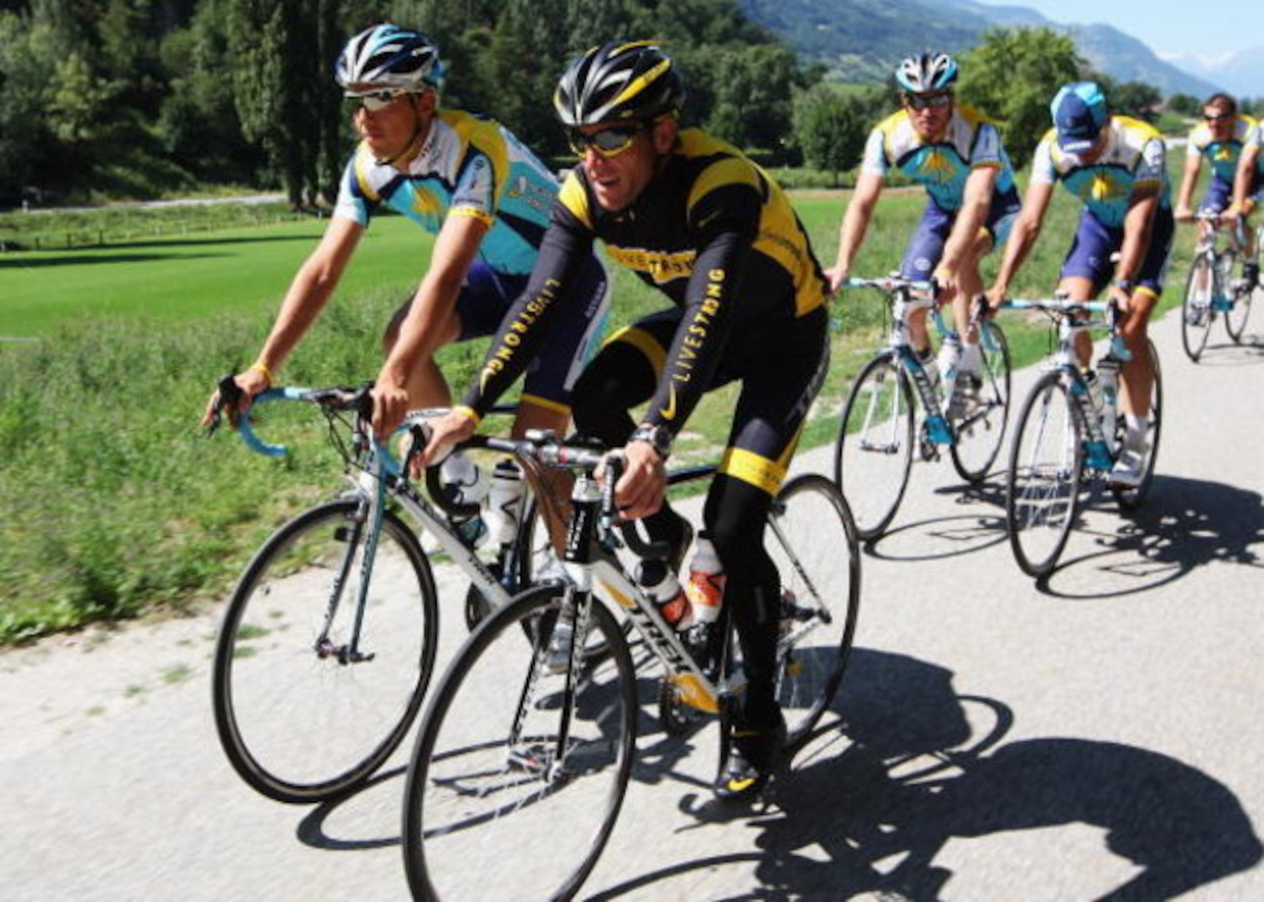 SION, SWITZERLAND - JULY 20:  Lance Armstrong of the USA and Astana trains with his team on the second rest day of the 2009 Tour de France on July 20, 2009 in Sion, Switzerland.  (Photo by Bryn Lennon/Getty Images)