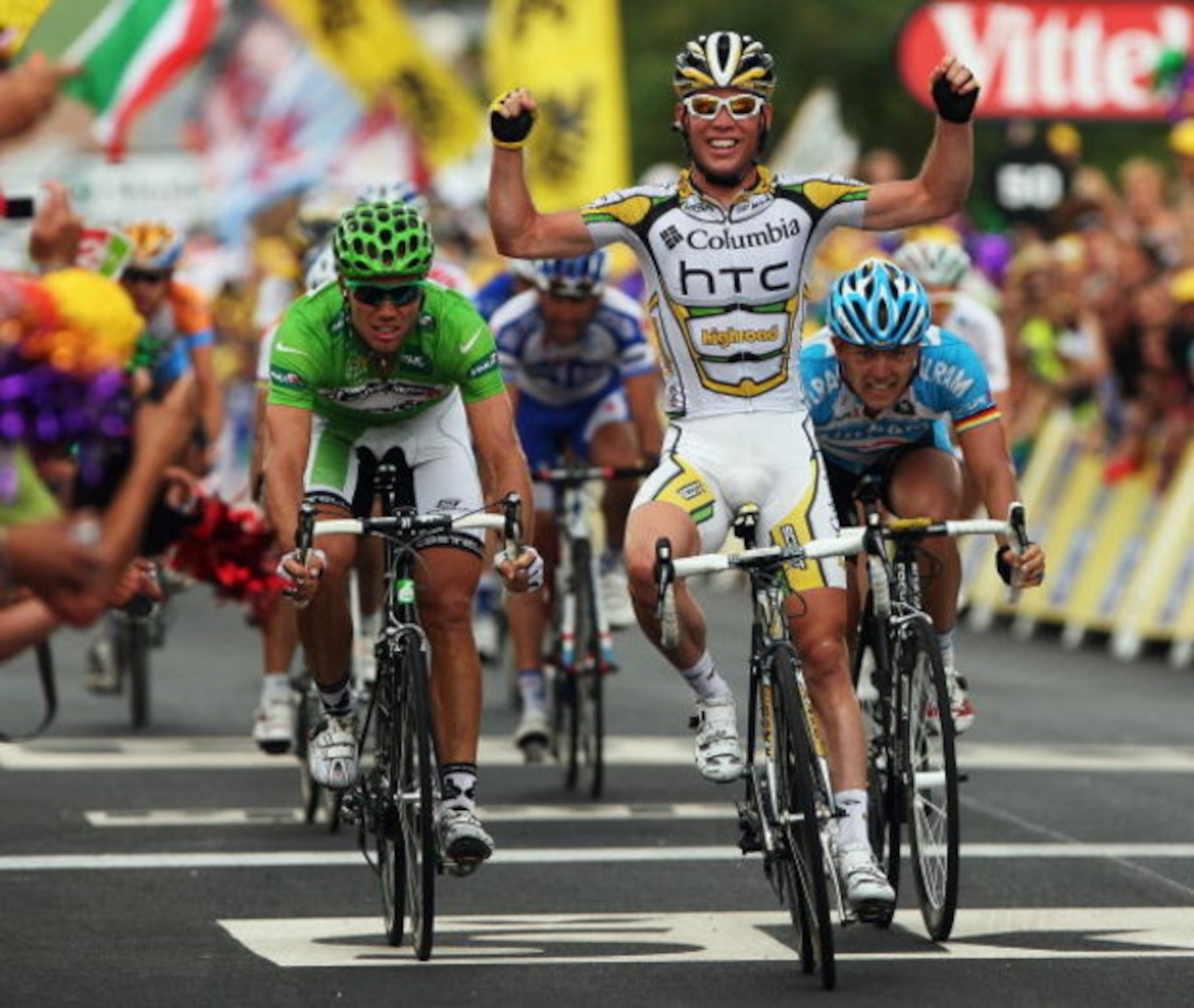AUBENAS, FRANCE - JULY 24:  Mark Cavendish of Great Britain and team Columbia-HTC celebrates his win during stage 19 of the 2009 Tour de France from Bourgoin-Jallieu to Aubenas on July 24, 2009 in Aubenas, France.  (Photo by Bryn Lennon/Getty Images)