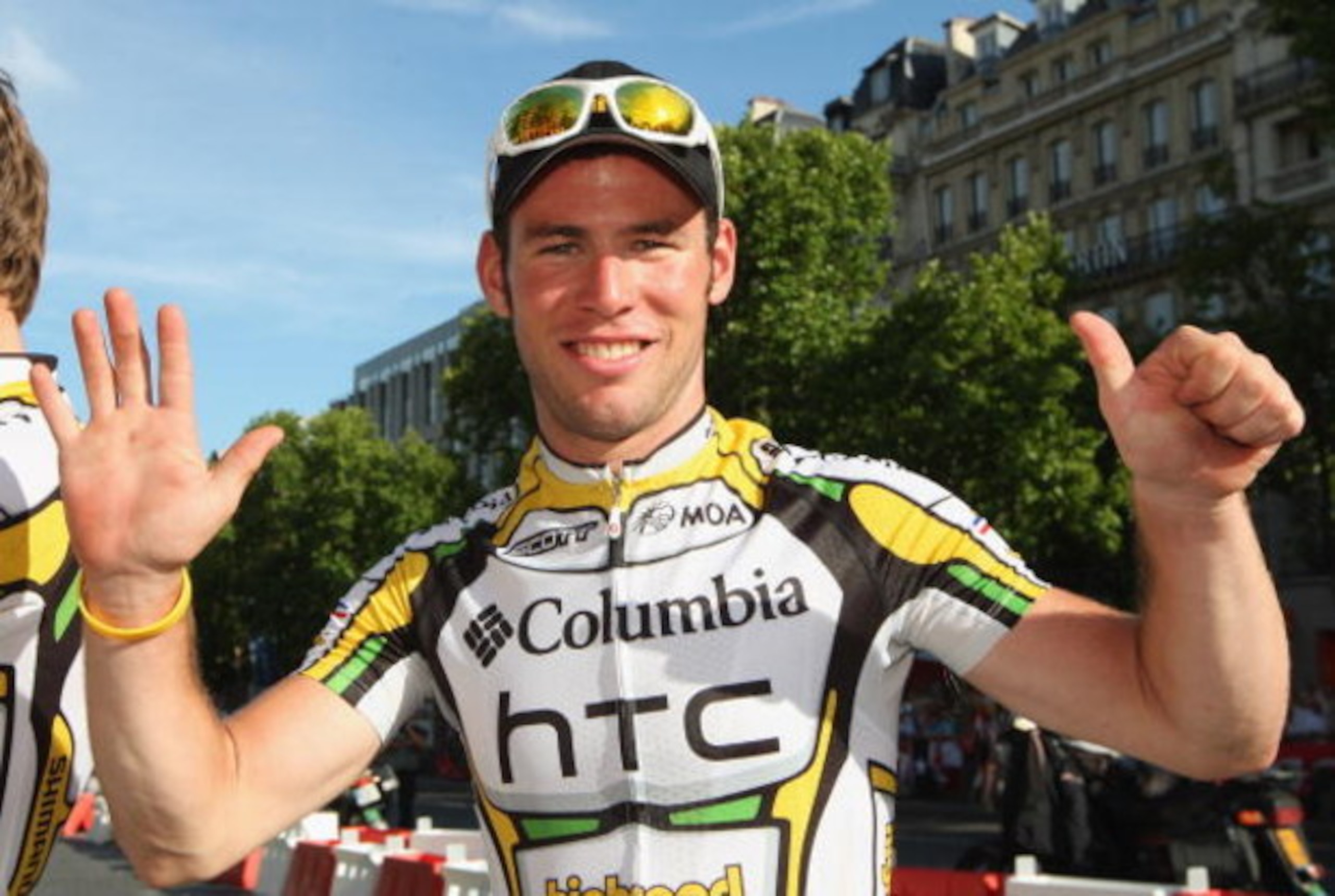 PARIS - JULY 26:  Mark Cavendish of Great Britain and Team Columbia-HTC celebrates his six stage victories after winning Stage Twenty One of the Tour de France on July 26, 2009 in Paris, France.  (Photo by Bryn Lennon/Getty Images)