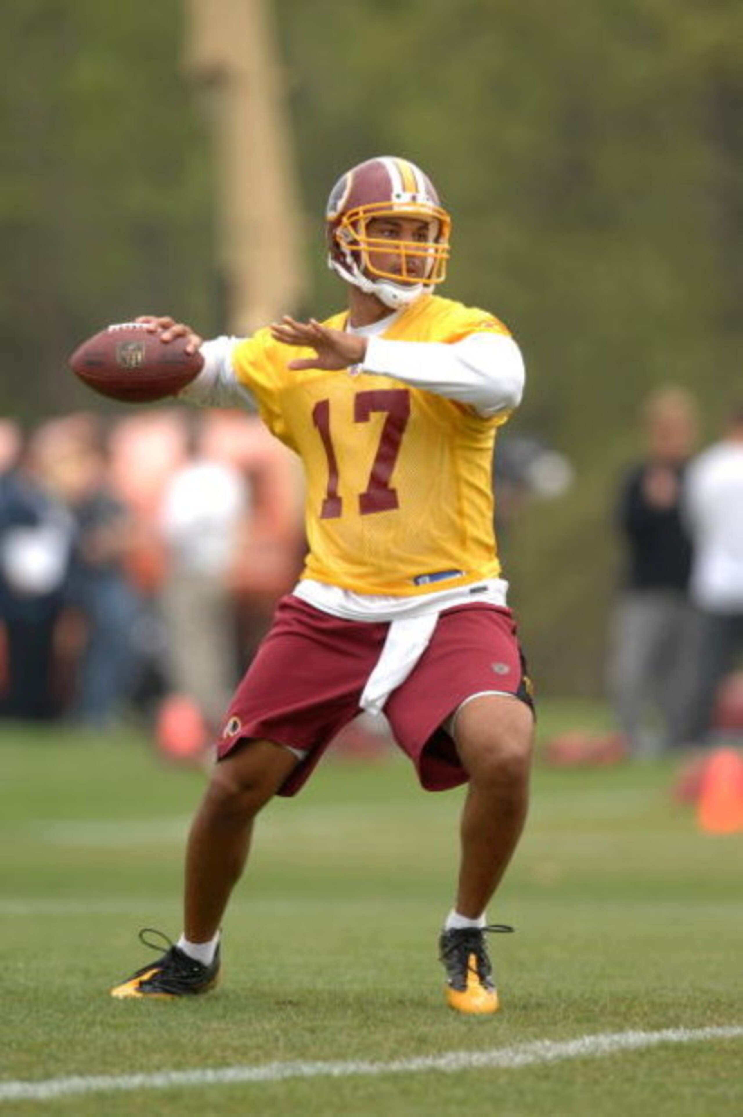 ASHBURN, VA - MAY 1:  Jason Campbell #17 of the Washington Redskins throws a pass during minicamp on May 1, 2009 at Redskins Park in Ashurn, Virginia.   (Photo by Mitchell Layton/Getty Images)