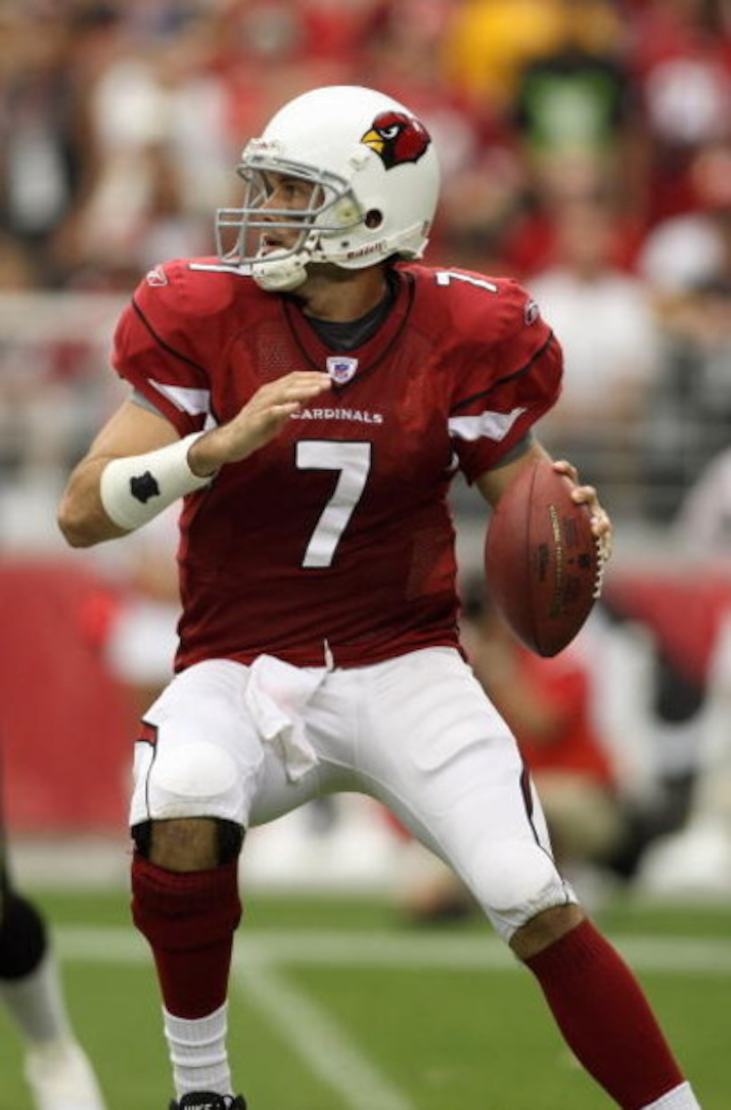 GLENDALE, AZ - SEPTEMBER 30:  Quarterback Matt Leinart #7 of the Arizona Cardinals passes the ball during the game against the Pittsburgh Steelers at University of Phoenix Stadium September 30, 2007 in Glendale, Arizona. (Photo by Jonathan Ferrey/Getty Im