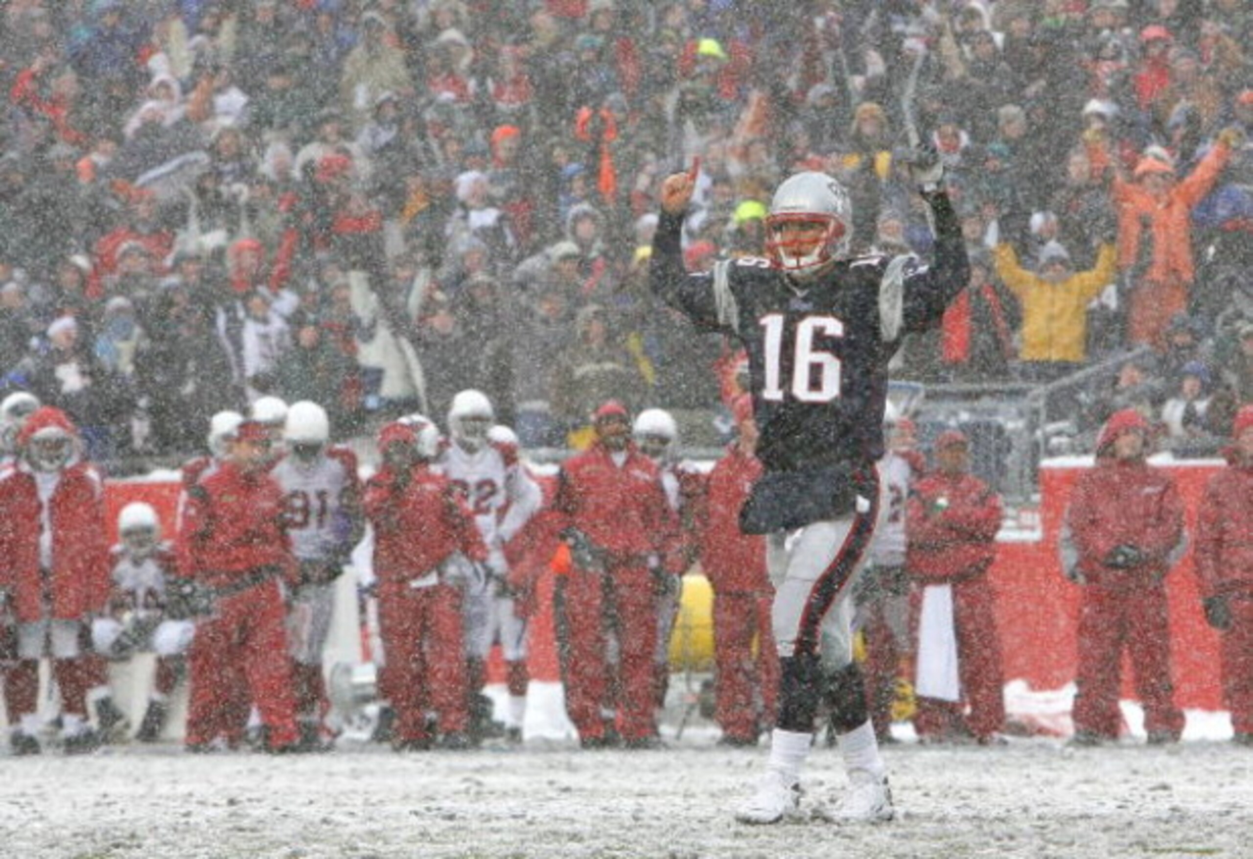 FOXBORO, MA - DECEMBER 21: Matt Cassell #16 of the New England Patriots reacts after a touchdown against the Arizona Cardinals at Gillette Stadium on December 21, 2008 in Foxboro, Massachusetts. The Patriots won 47-7. (Photo by Jim Rogash/Getty Images) FOXBORO, MA - DECEMBER 21: Matt Cassell #16 of the New England Patriots reacts after a touchdown against the Arizona Cardinals at Gillette Stadium on December 21, 2008 in Foxboro, Massachusetts. The Patriots won 47-7. (Photo by Jim Rogash/Getty Images)