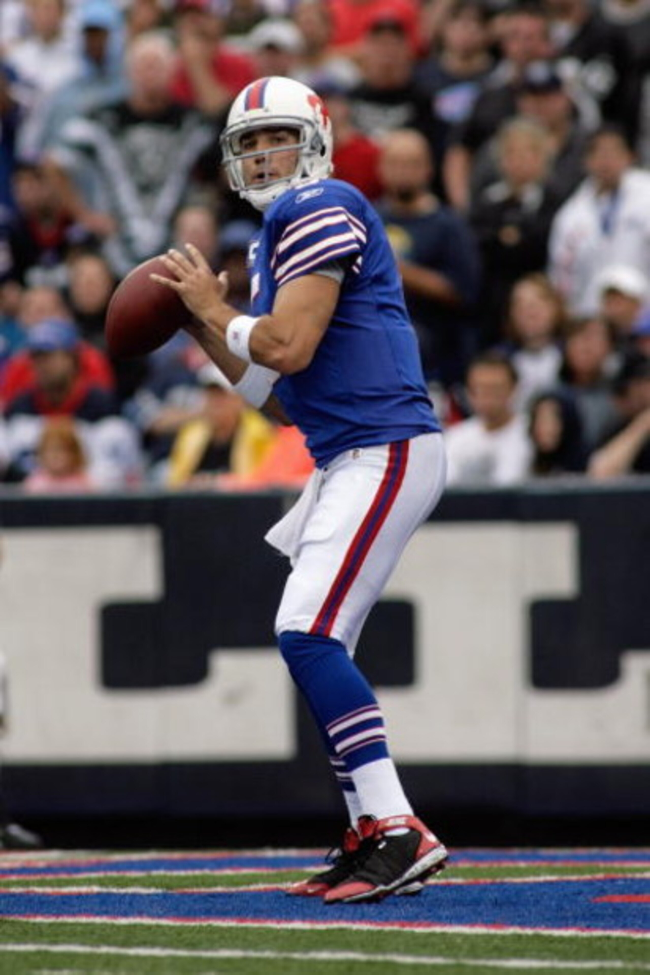 ORCHARD PARK, NY - SEPTEMBER 21:  Trent Edwards #5 of the Buffalo Bills looks for a receiver during the game against the Oakland Raiders on September 21, 2008 at Ralph Wilson Stadium in Orchard Park, New York. (Photo by Rick Stewart/Getty Images)