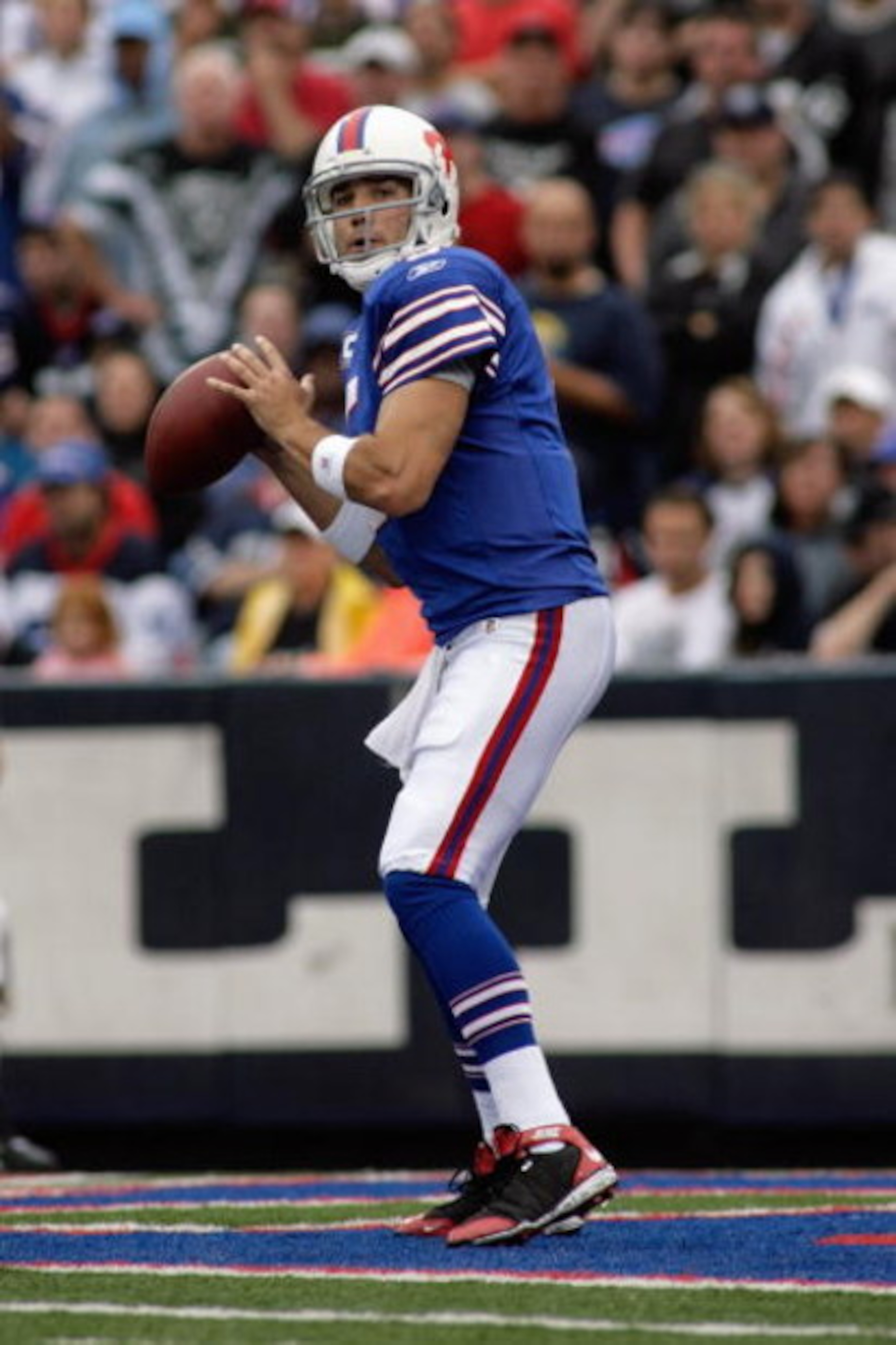 ORCHARD PARK, NY - SEPTEMBER 21:  Trent Edwards #5 of the Buffalo Bills looks for a receiver during the game against the Oakland Raiders on September 21, 2008 at Ralph Wilson Stadium in Orchard Park, New York. (Photo by Rick Stewart/Getty Images)