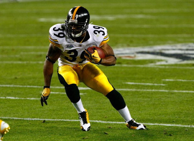 TAMPA, FL - FEBRUARY 01:  Willie Parker #39 of the Pittsburgh Steelers runs the ball against the Arizona Cardinals during Super Bowl XLIII on February 1, 2009 at Raymond James Stadium in Tampa, Florida.  (Photo by Win McNamee/Getty Images)