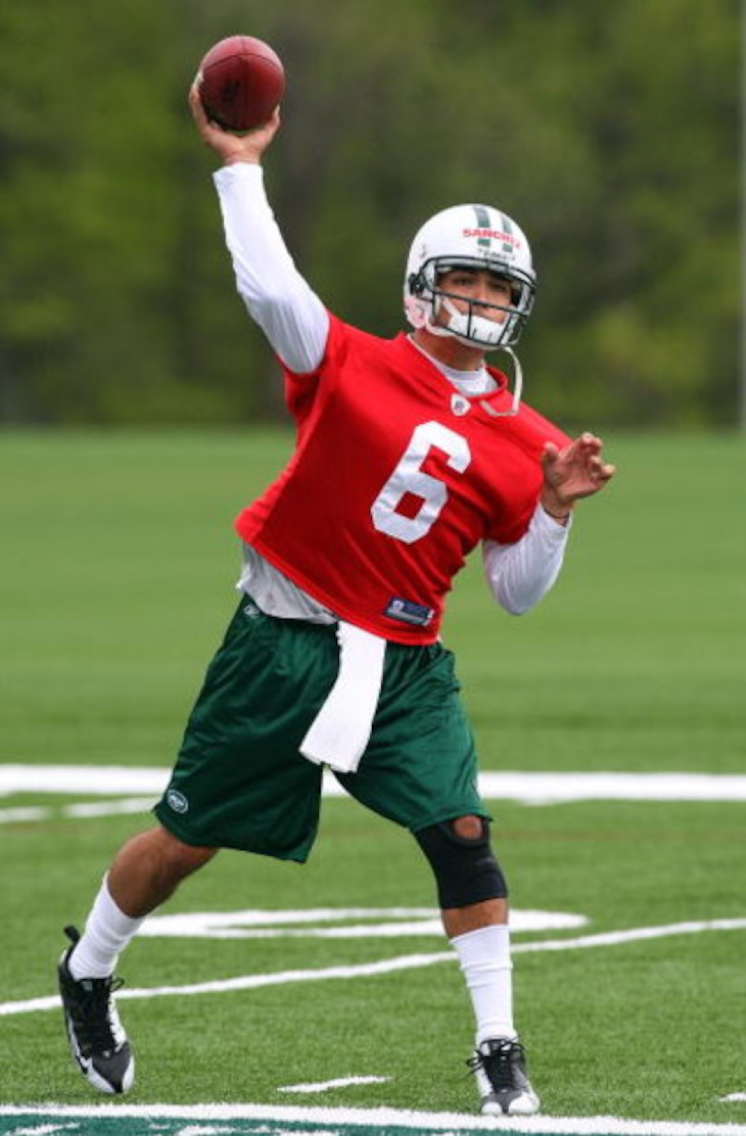 FLORHAM PARK, NJ - MAY 02:  Quarterback Mark Sanchez #6 of the New York Jets throws a pass during minicamp on May 2, 2009 at the Atlantic Health Jets Training Center in Florham Park, New Jersey.  (Photo by Jim McIsaac/Getty Images)