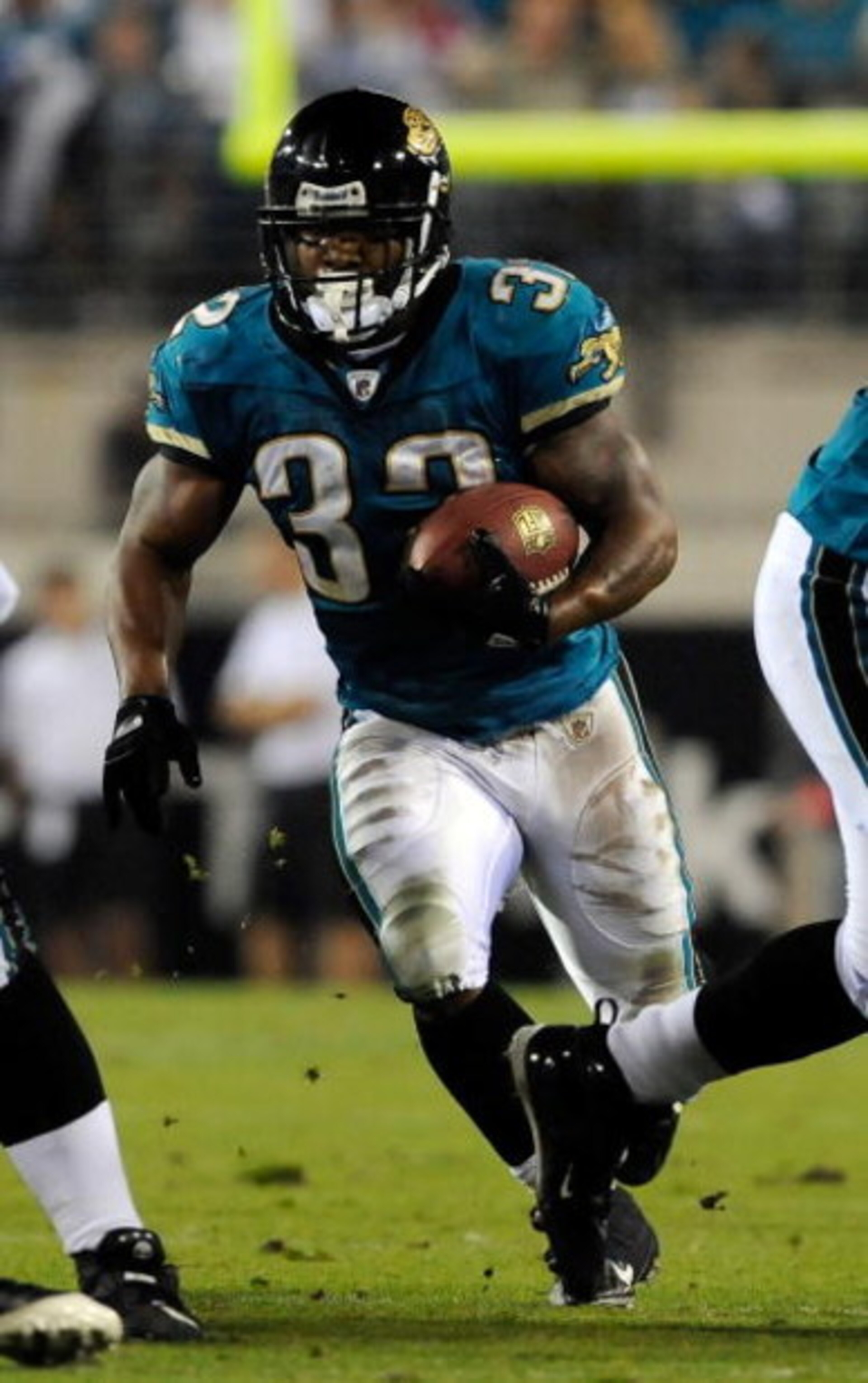 JACKSONVILLE, FL - DECEMBER 18:  Maurice Jones-Drew #32 of the Jacksonville Jaguars runs for yardage during the game against the Indianapolis Colts at Jacksonville Municipal Stadium on December 18, 2008 in Jacksonville, Florida.  (Photo by Sam Greenwood/G
