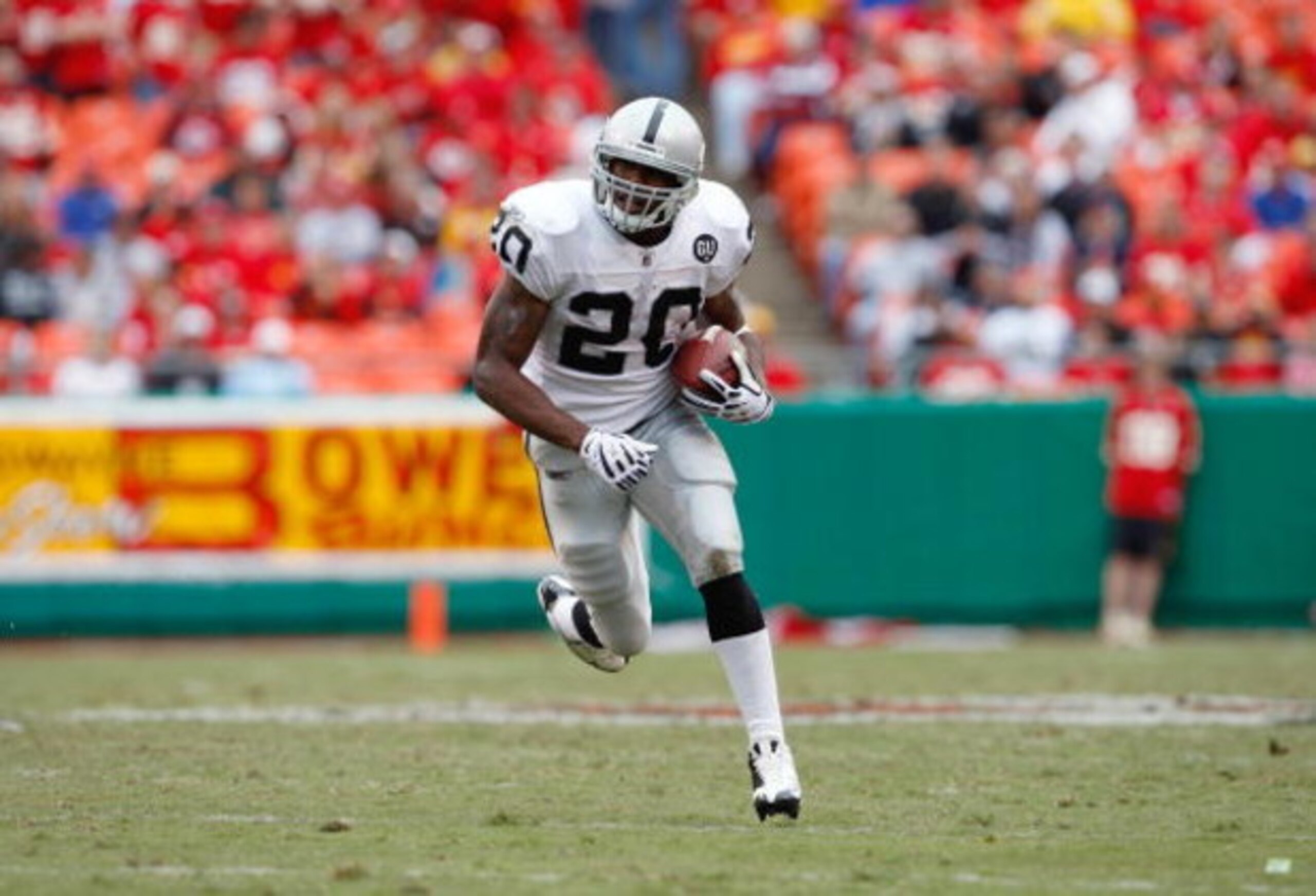 KANSAS CITY, MO - SEPTEMBER 14:  Darren McFadden #20 of the Oakland Raiders runs with the ball during their NFL game against the Kansas City Chiefs at Arrowhead Stadium on September 14, 2008 in Kansas City, Missouri. The Raiders defeated the Chiefs 23-8. 