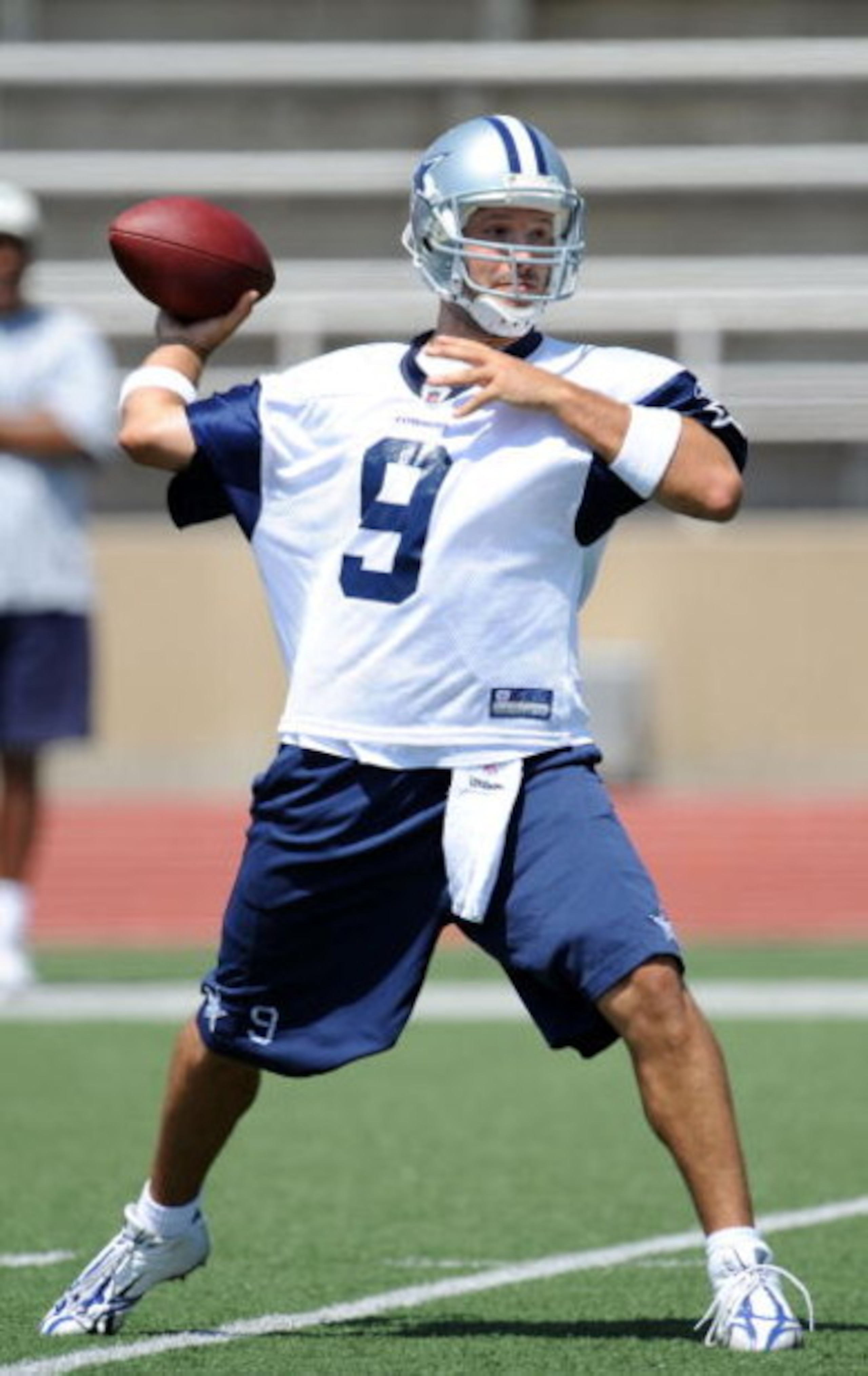 CARROLLTON, TX - JUNE 16:  Quarterback Tony Romo #9 of the Dallas Cowboys during mini camp at Standridge Stadium on June 16, 2009 in Carrollton, Texas.  (Photo by Ronald Martinez/Getty Images)