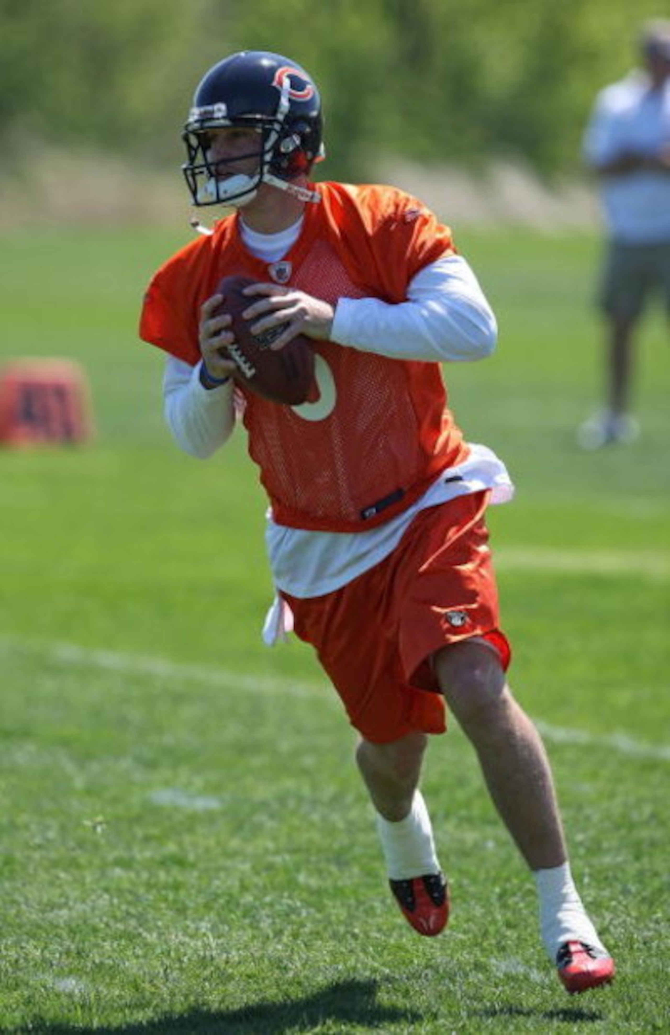 LAKE FOREST, IL - MAY 20: Jay Cutler #6 of the Chicago Bears participates during an organized team activity (OTA) practice on May 20, 2009 at Halas Hall in Lake Forest, Illinois. (Photo by Jonathan Daniel/Getty Images)