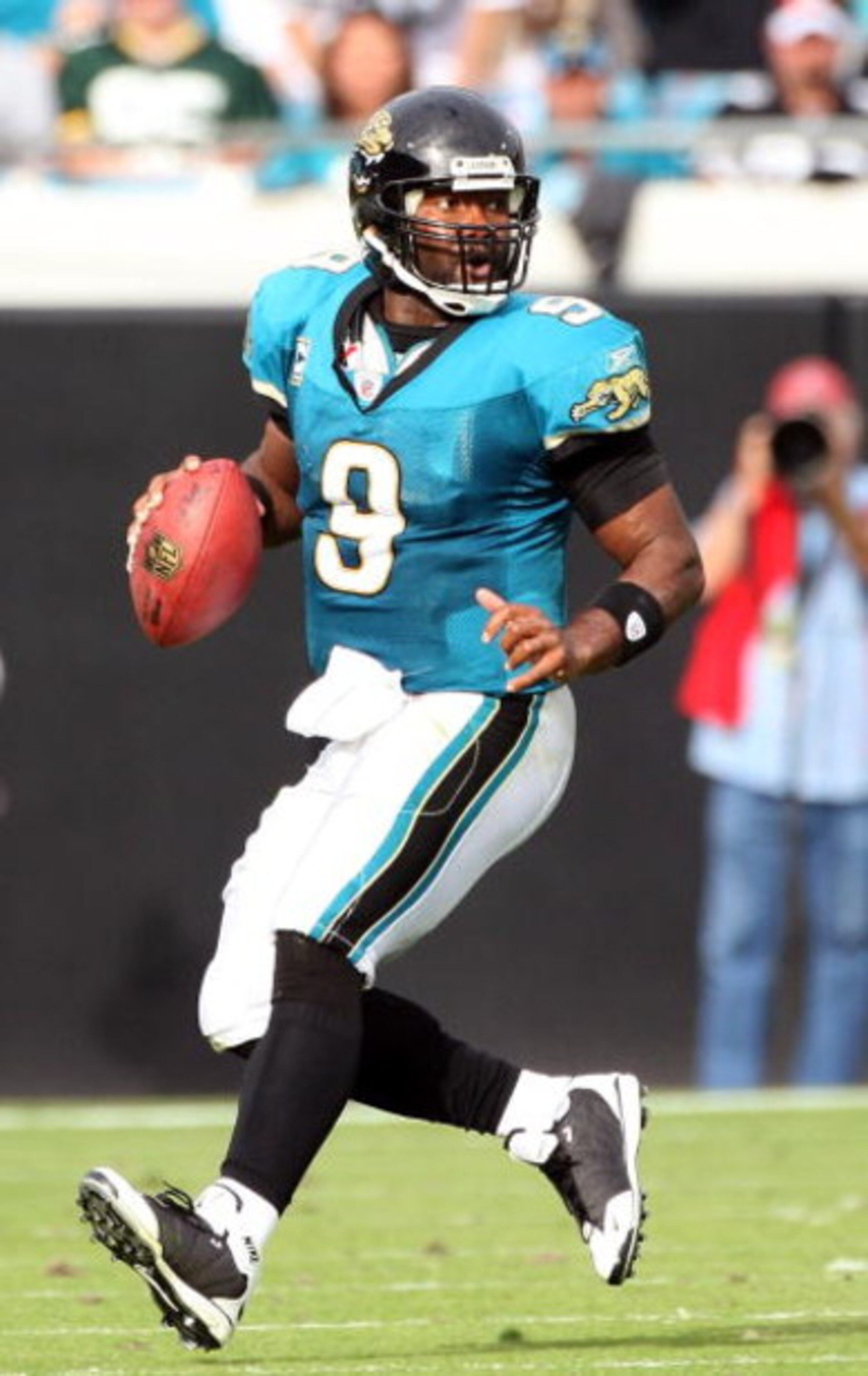 JACKSONVILLE, FL - DECEMBER 14:  David Garrard #9 of the Jacksonville Jaguars scrambles for yardage during the game against the Green Bay Packers at Jacksonville Municipal stadium on December 14, 2008 in Jacksonville, Florida.  (Photo by Sam Greenwood/Get