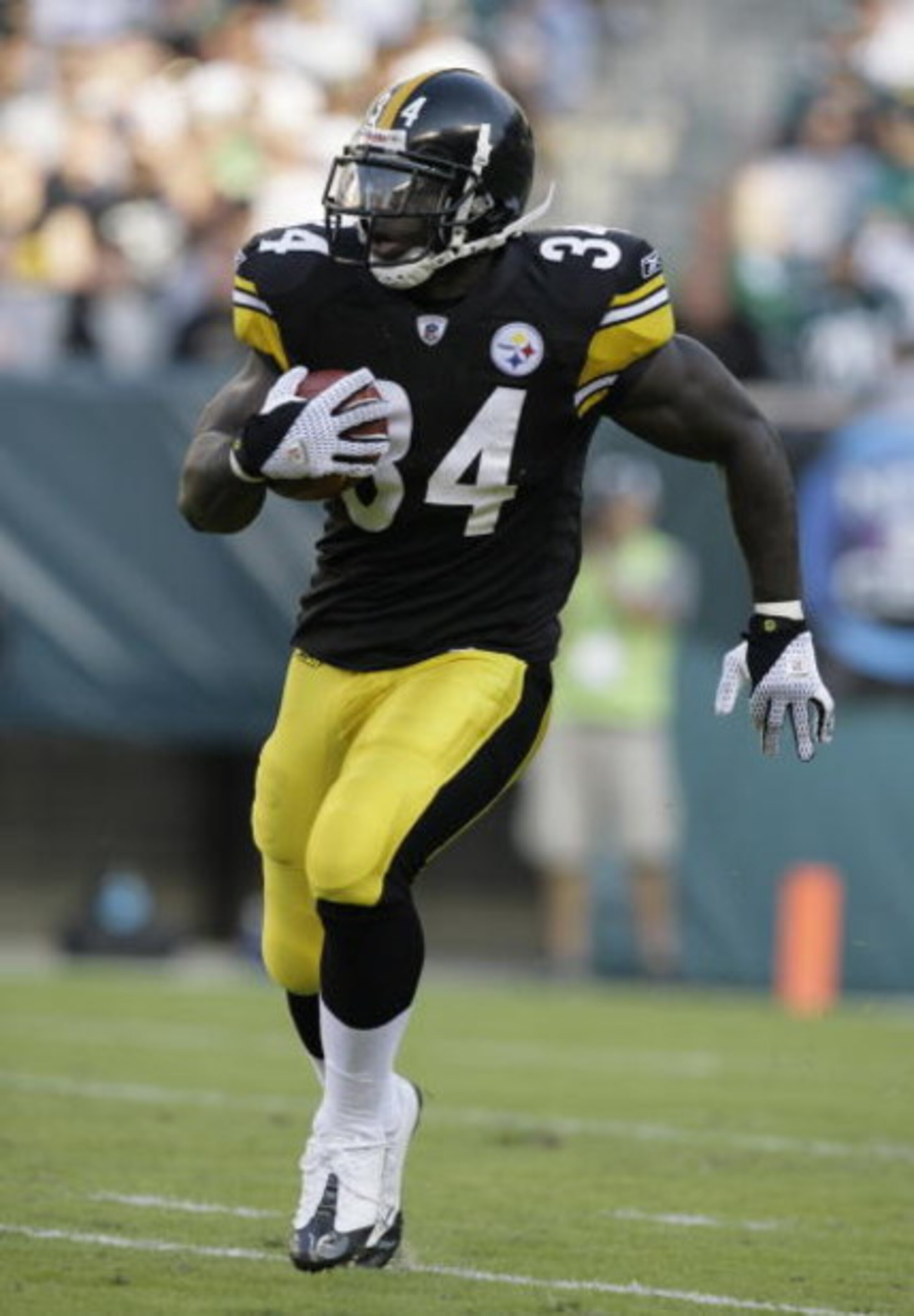 PHILADELPHIA - SEPTEMBER 21: Rashard Mendenhall #34 of the Pittsburgh Steelers returns a kick against the Philadelphia Eagles during the first half on September 21, 2008 at Lincoln Financial Field in Philadelphia, Pennsylvania. (Photo by Chris Gardner/Get