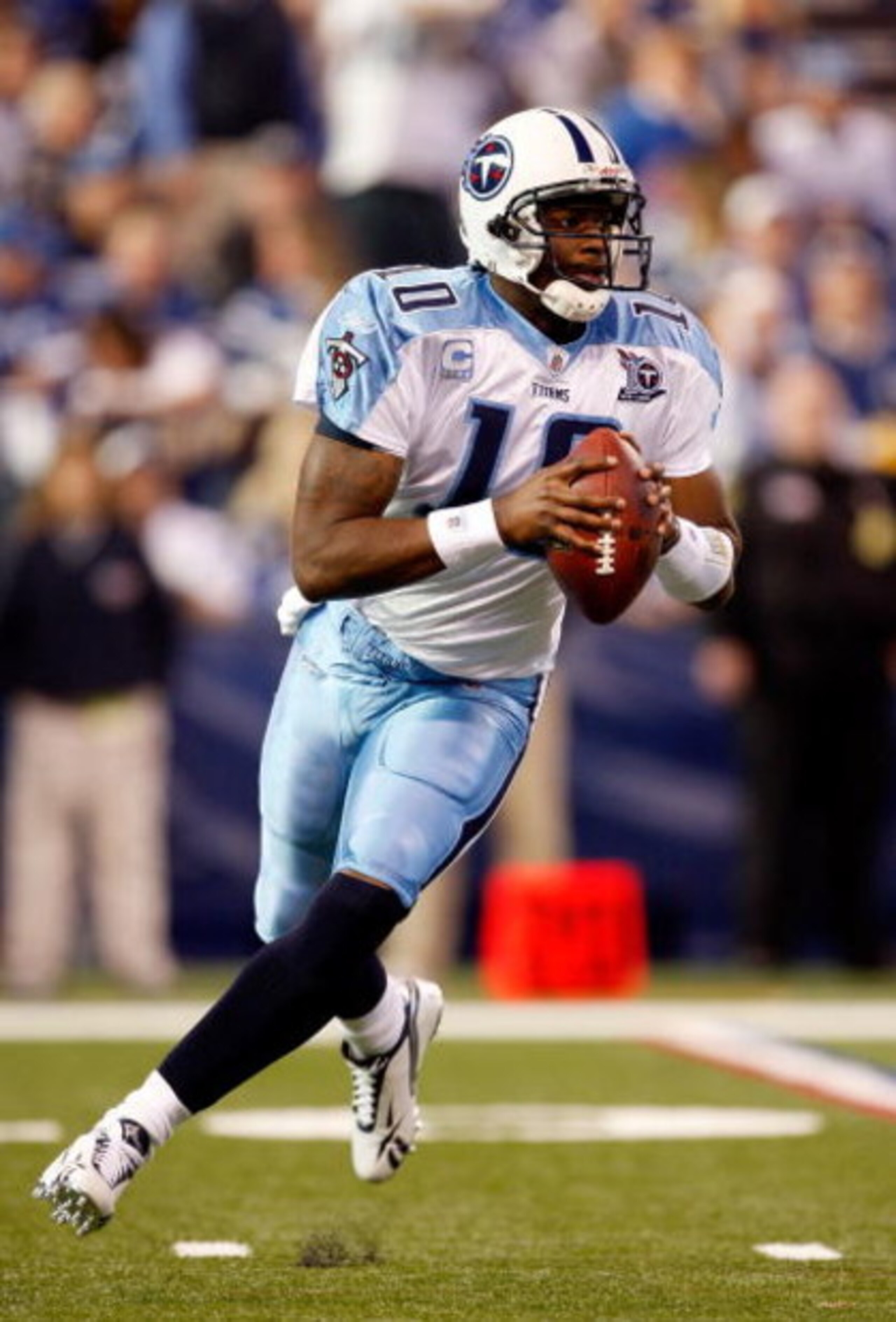 INDIANAPOLIS - DECEMBER 28:  Quarterback Vince Young #10 of the Tennessee Titans rolls out during the game against the Indianapolis Colts at Lucas Oil Stadium December 28, 2008 in Indianapolis, Indiana.  (Photo by Jamie Squire/Getty Images)