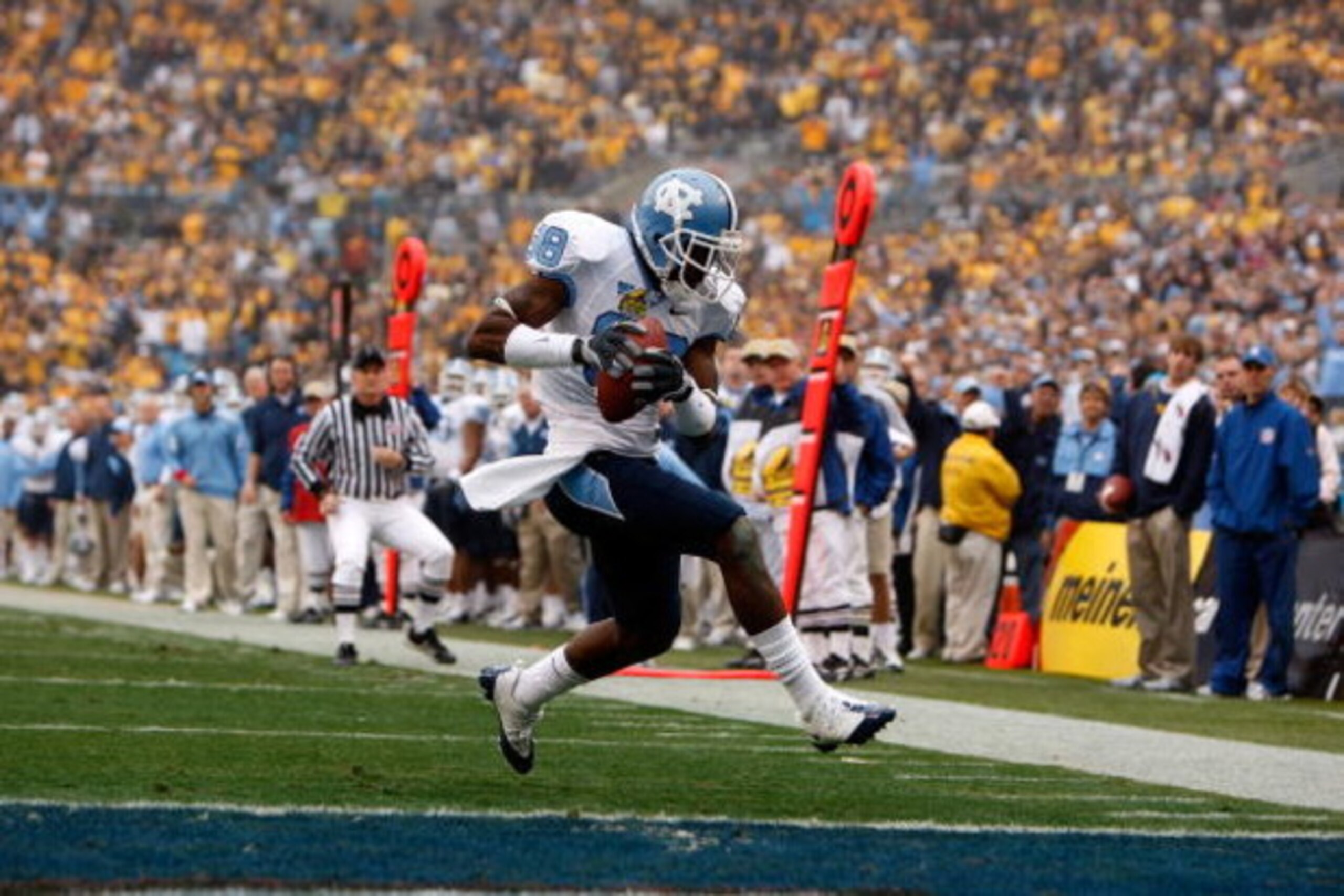 CHARLOTTE, NC - DECEMBER 27:  Hakeem Nicks #88 of the North Carolina Tar Heels scores a touchdown against the West Virginia Mountaineers during the Meineke Car Care Bowl on December 27, 2008 at Bank of America Stadium in Charlotte, North Carolina.  (Photo