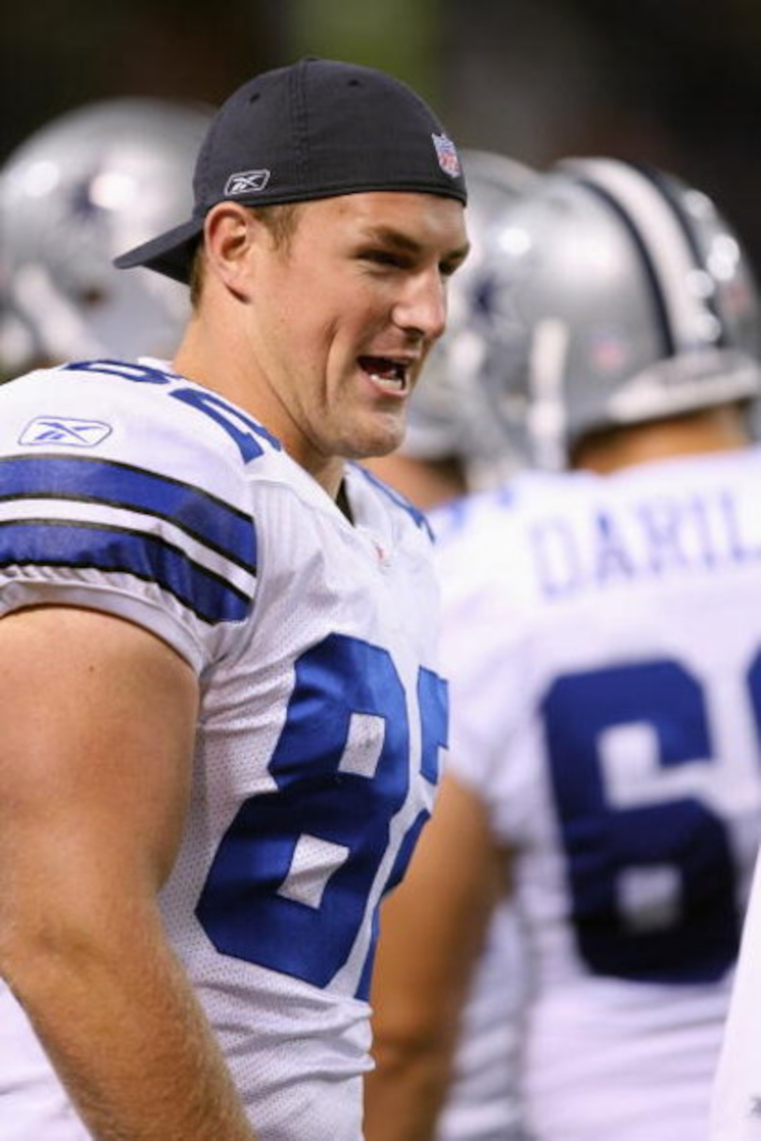 MINNEAPOLIS - AUGUST 30:  Jason Witten #82 of the Dallas Cowboys looks on against the Minnesota Vikings on August 30, 2007 at the Metrodome in Minneapolis, Minnesota. The Vikings won 23-14. (Photo by David Sherman/Getty Images)