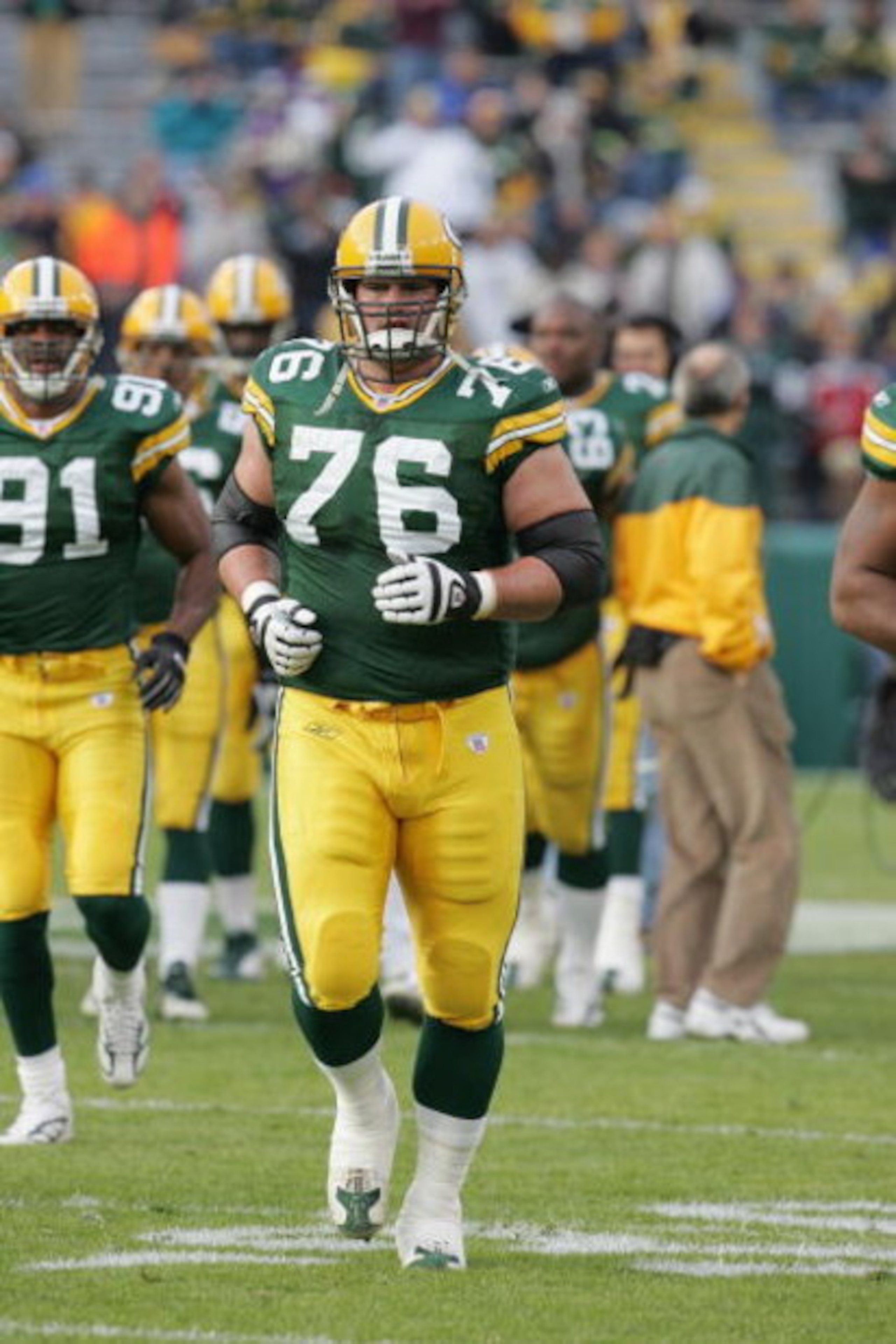 GREEN BAY, WI - NOVEMBER 14:  Tackle Chad Clifton #76 of the Green Bay Packers runs on the field prior to the game against the Minnesota Vikings at Lambeau Field on November 14, 2004 in Green Bay, Wisconsin. The Packers defeated the Vikings 34-31. (Photo 