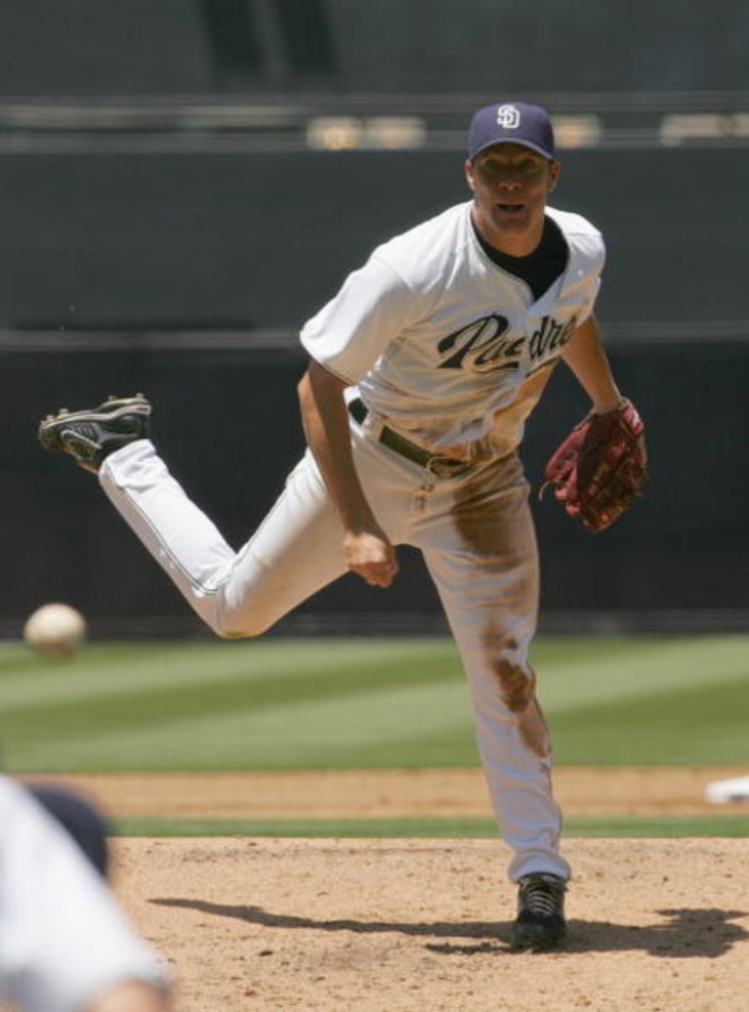 SAN DIEGO - JUNE 24:  Jake Peavy #44 of the San Diego Padres pitches against the Boston Red Sox on June 24, 2007 at Petco Park in San Diego, California. The Red Sox won 4-2. (Photo by Stephen Dunn/Getty Images)