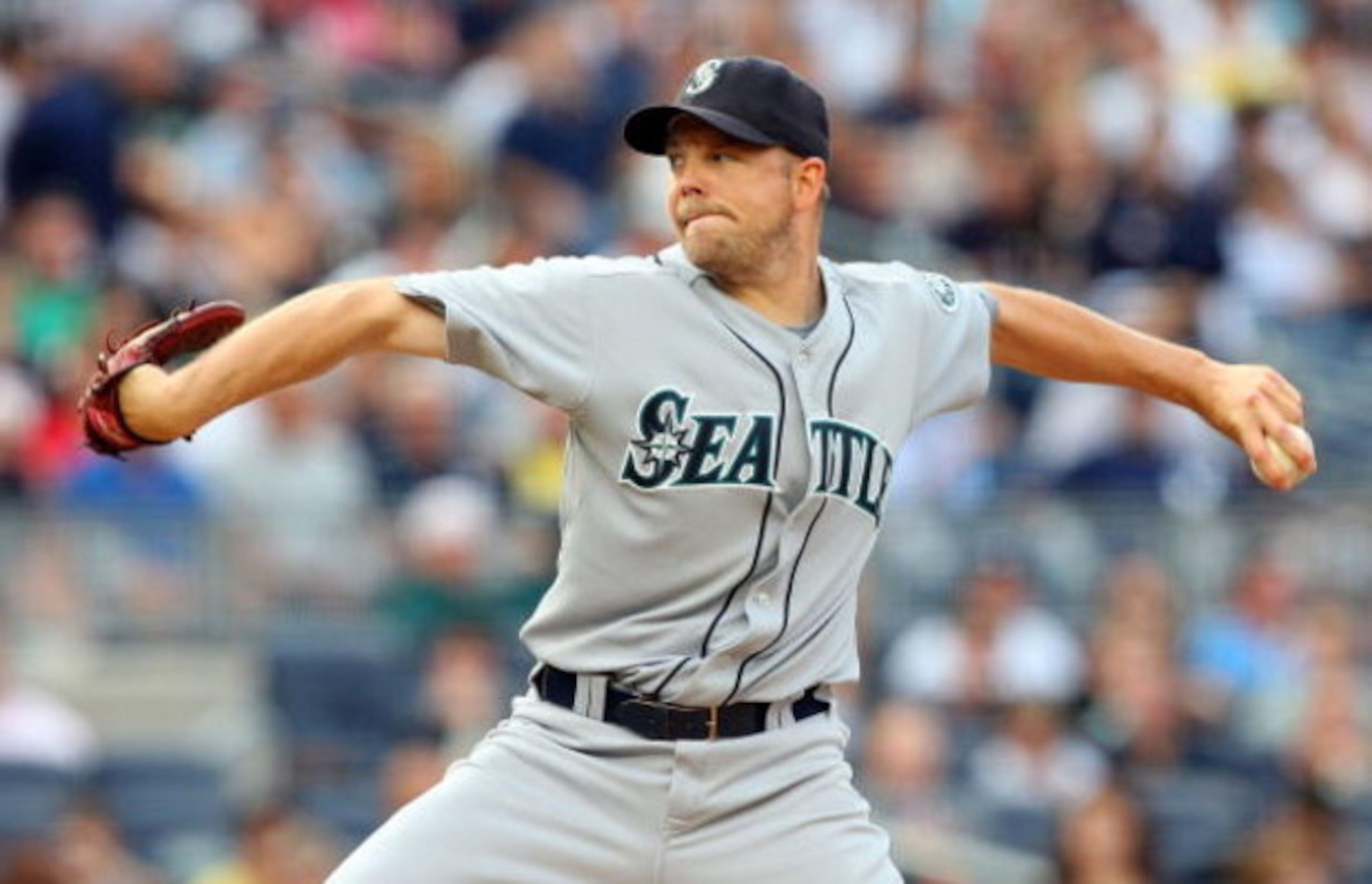 NEW YORK - JULY 01:  Jarrod Washburn #56 of the Seattle Mariners pitches against the New York Yankees on July 1, 2009 at Yankee Stadium in the Bronx borough of New York City.  (Photo by Jim McIsaac/Getty Images)