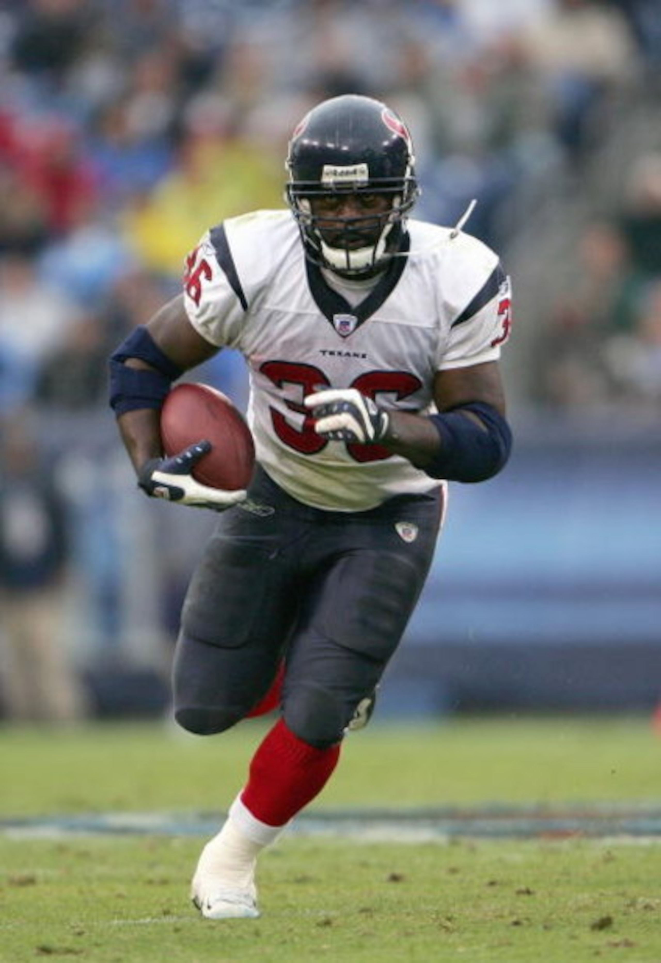 NASHVILLE, TN - DECEMBER 02: Ron Dayne #36 of the Houston Texans carries the ball during the game against the Tennessee Titans on December 02, 2007 at LP Field in Nashville, Tennessee. (Photo by Chris McGrath/Getty Images)