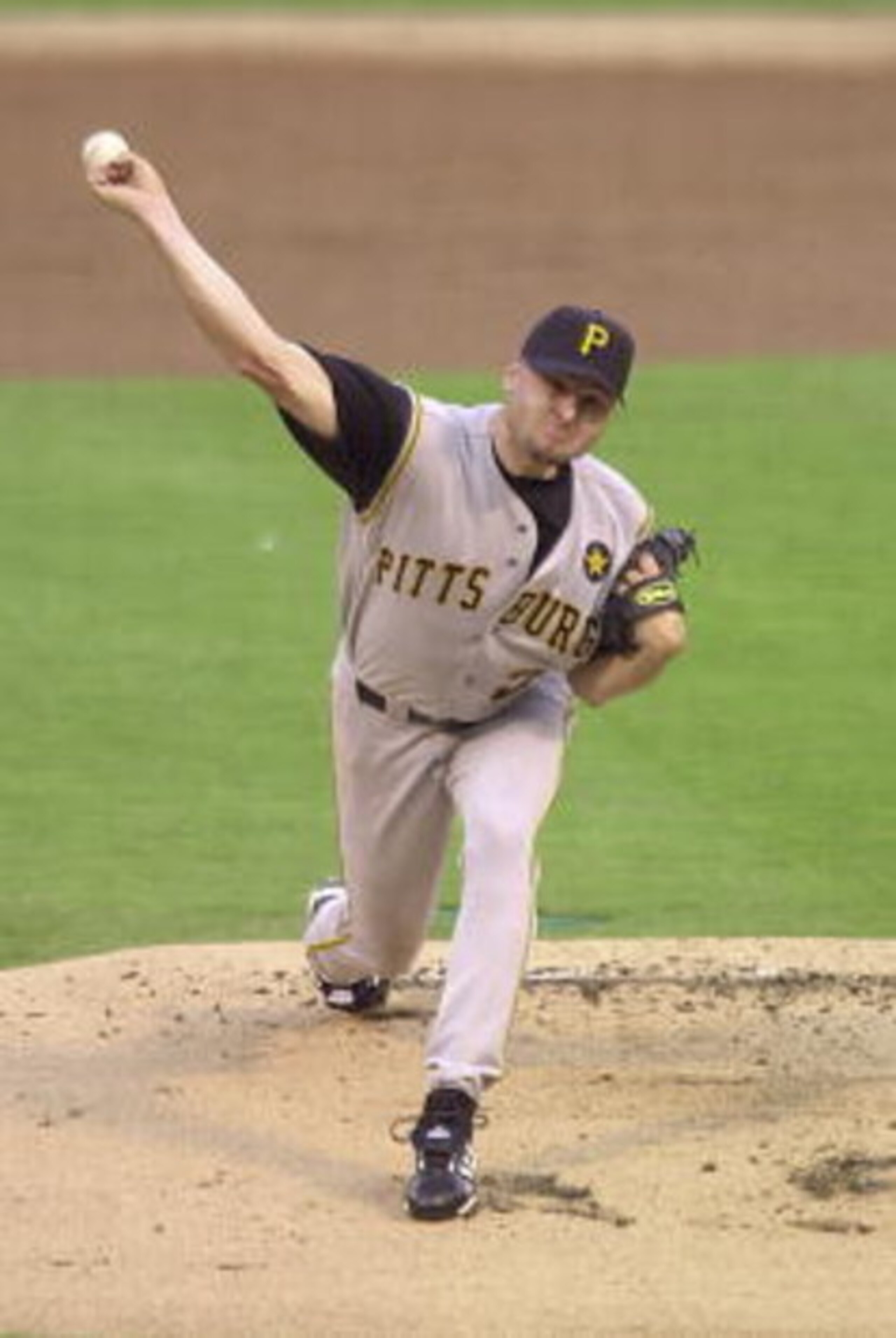 20 Jul 2001: Jason Schmidt #22 of the Pittsburgh Pirates delivers a pitch against the St. Louis Cardinals at Busch Stadium in St. Louis, Missouri. DIGITAL IMAGE. Mandatory Credit: Elsa/ALLSPORT