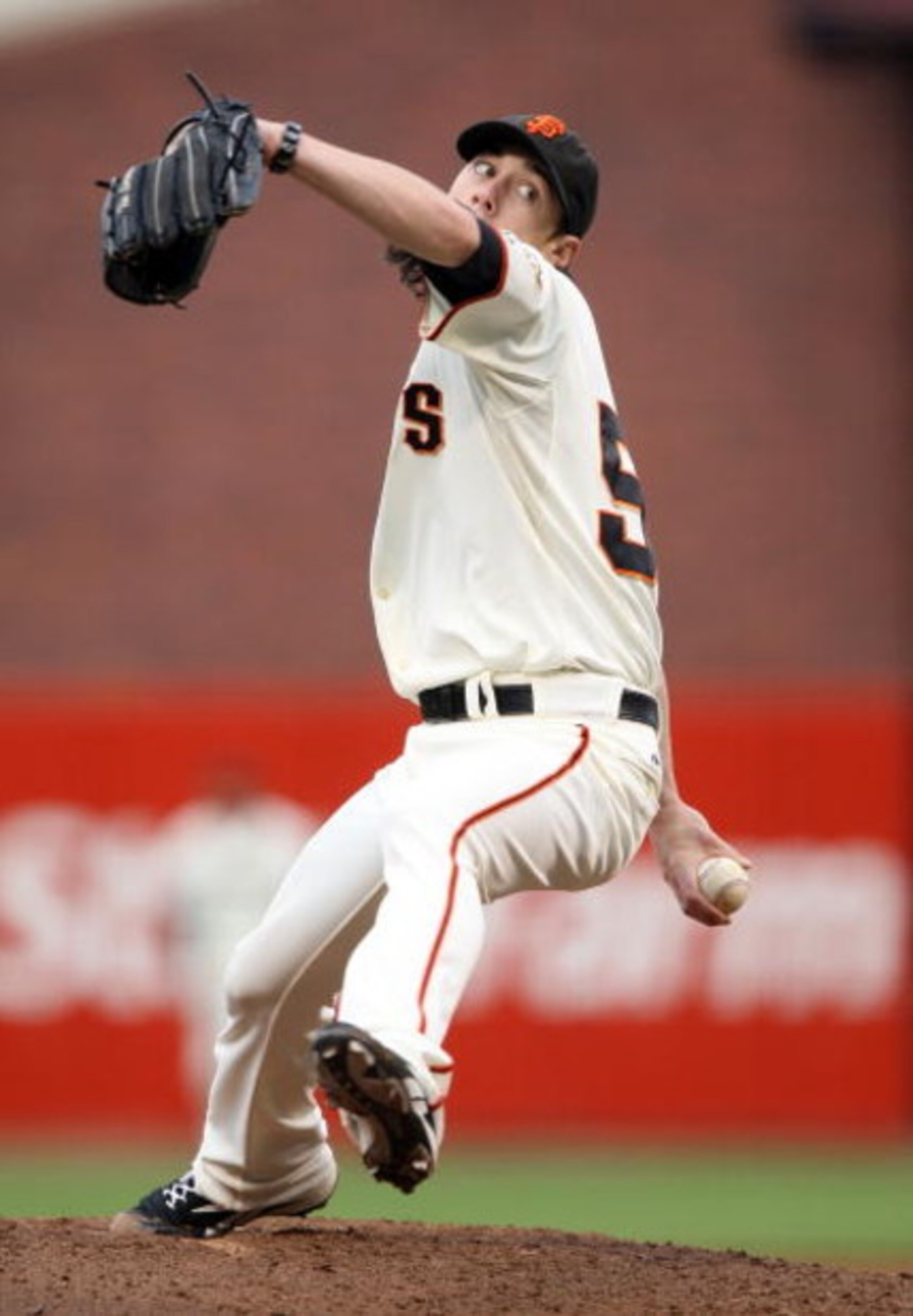 SAN FRANCISCO - AUGUST 01:  Tim Lincecum #55 of the San Francisco Giants pitches against the Philadelphia Phillies during a Major League Baseball game at AT&T Park on August 1, 2009 in San Francisco, California.  (Photo by Jed Jacobsohn/Getty Images)