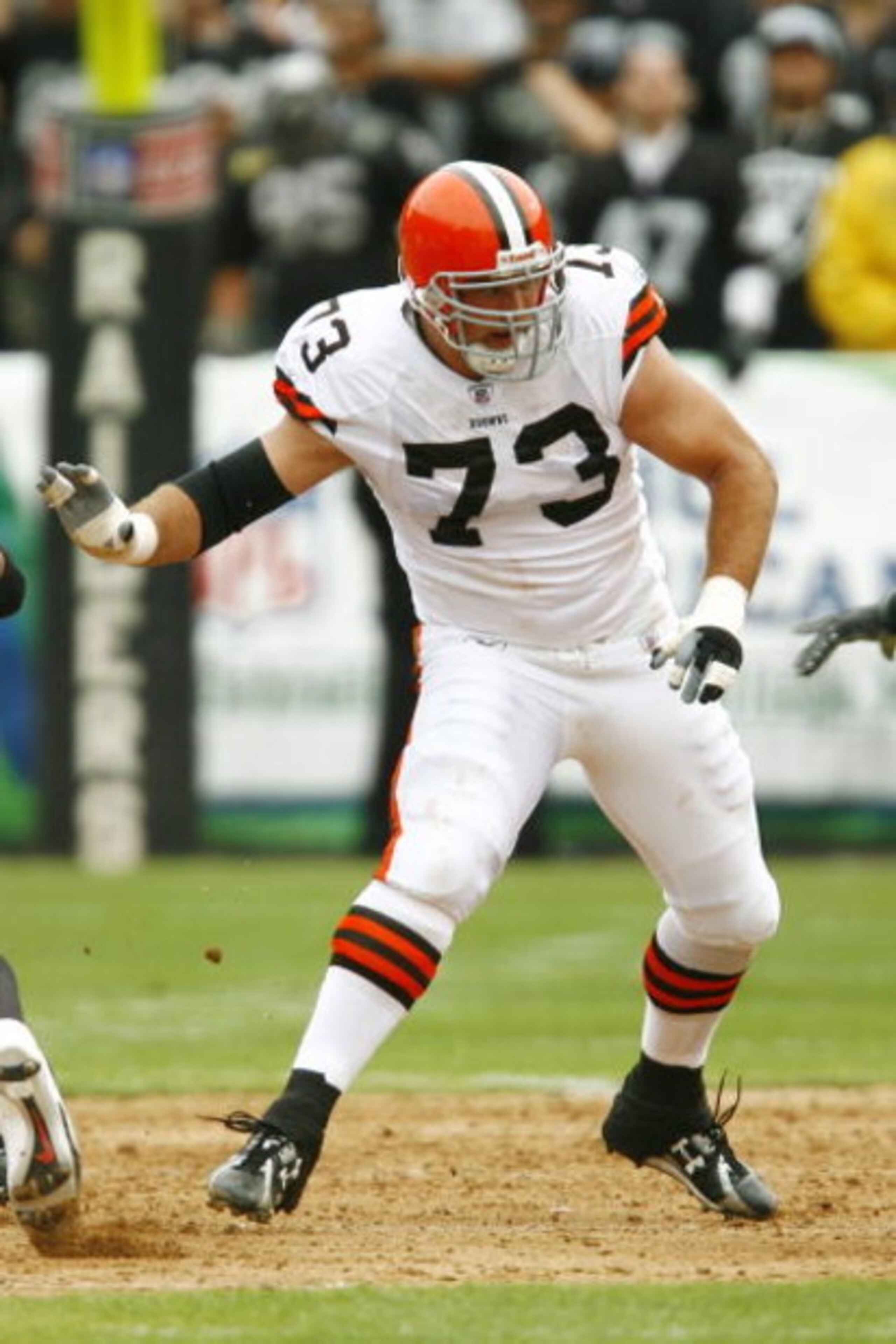 OAKLAND, CA - SEPTEMBER 23:  Tackle Joe Thomas #73 of the Cleveland Browns drops back to pass block against the Oakland Raiders during a 26-24 loss at McAfee Coliseum on September 23, 2007 in Oakand, California.  (Photo by Kevin Terrell/Getty Images)