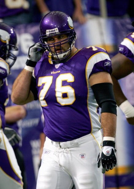 INNEAPOLIS - SEPTEMBER 24:  Steve Hutchinson #76 of the Minnesota Vikings rests on the sideline during the game with the Chicago Bears September on  24, 2006 at the Metrodome in Minneapolis, Minnesota. The Bears won 19-16. (Photo by Doug Pensinger/Getty I
