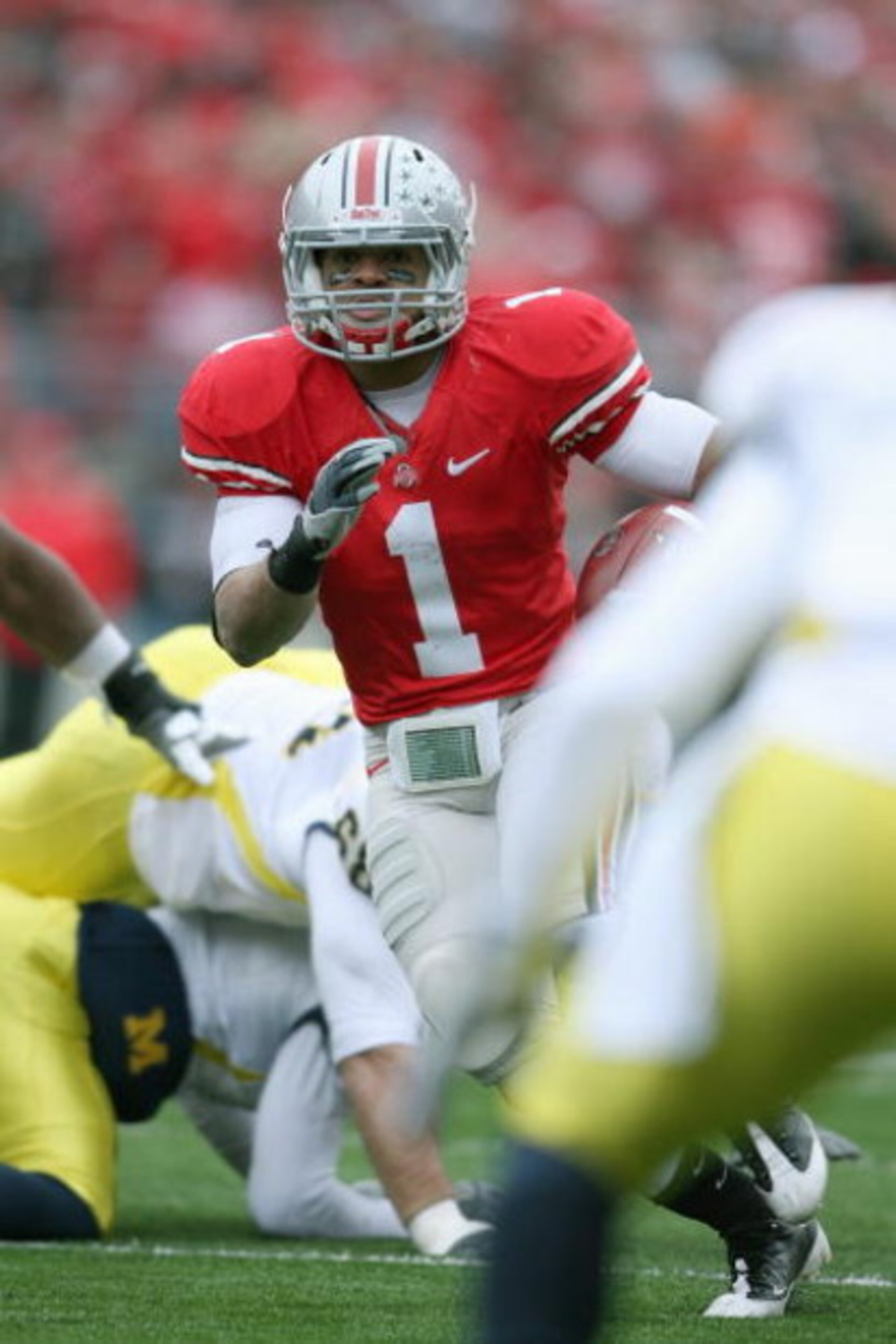 COLUMBUS, OH - NOVEMBER 22:  Daniel Herron #1 of the Ohio State Buckeyes carries the ball during the Big Ten Conference game against the Michigan Wolverines at Ohio Stadium on November 22, 2008 in Columbus, Ohio.  (Photo by Andy Lyons/Getty Images)
