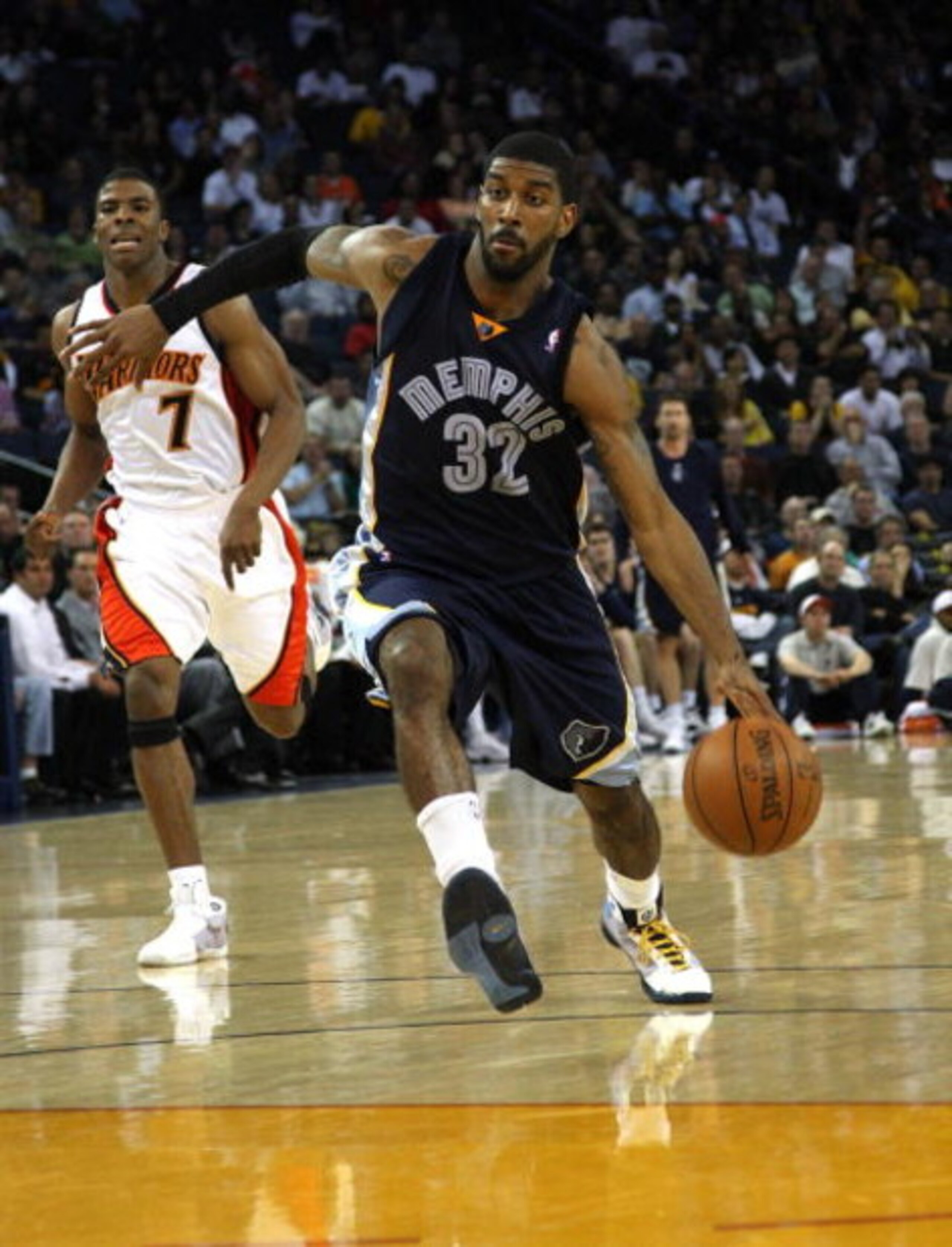 OAKLAND, CA - MARCH 30:  O.J. Mayo #32 of the Memphis Grizzlies drives against the Golden State Warriors during an NBA game on March 30, 2009 at Oracle Arena in Oakland, California. NOTE TO USER: User expressly acknowledges and agrees that, by downloading