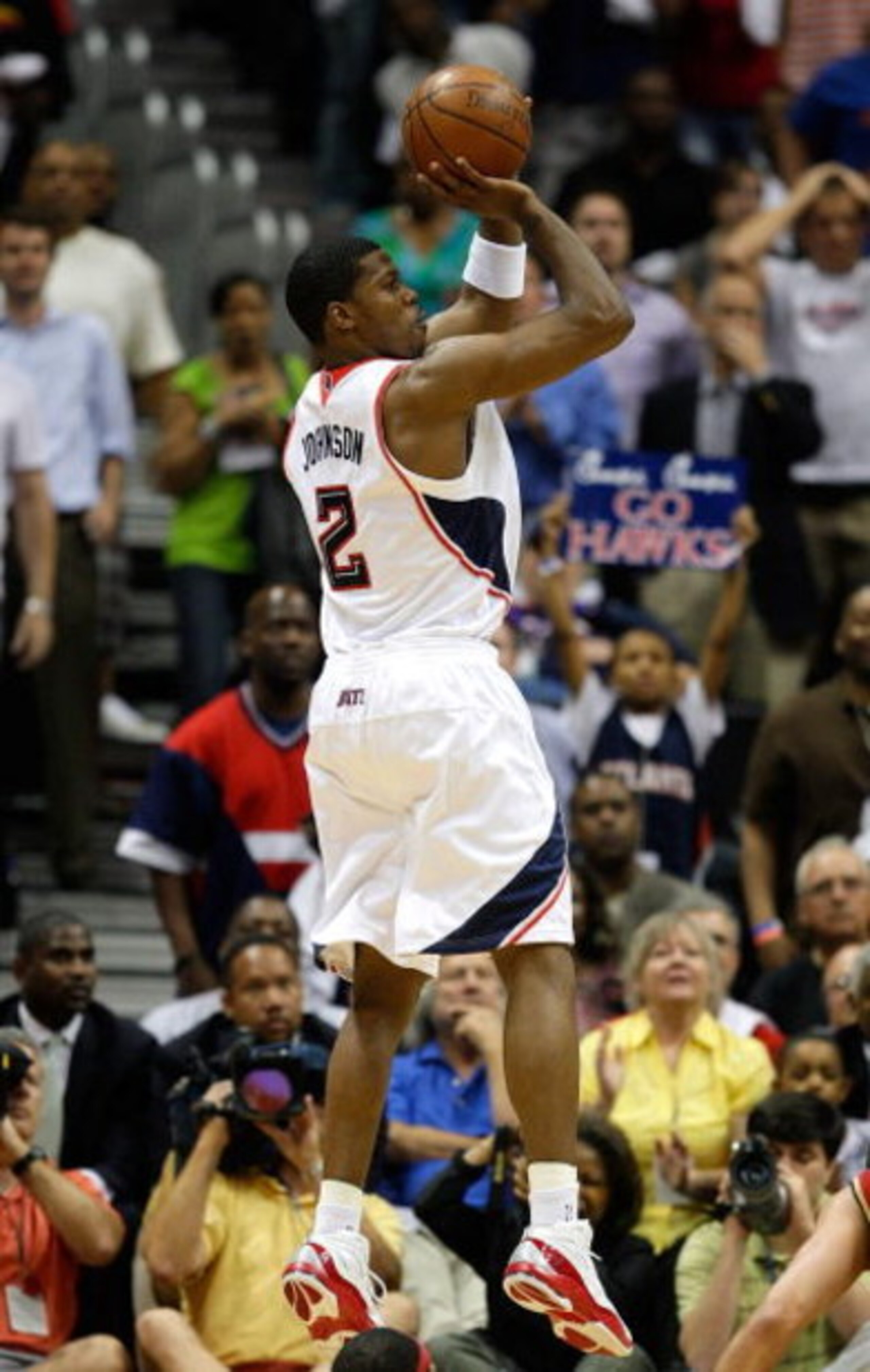 ATLANTA - MAY 11:  Joe Johnson #2 of the Atlanta Hawks shoots against the Cleveland Cavaliers during Game Four of the Eastern Conference Semifinals during the 2009 NBA Playoffs at Philips Arena on May 11, 2009 in Atlanta, Georgia.  NOTE TO USER: User expr