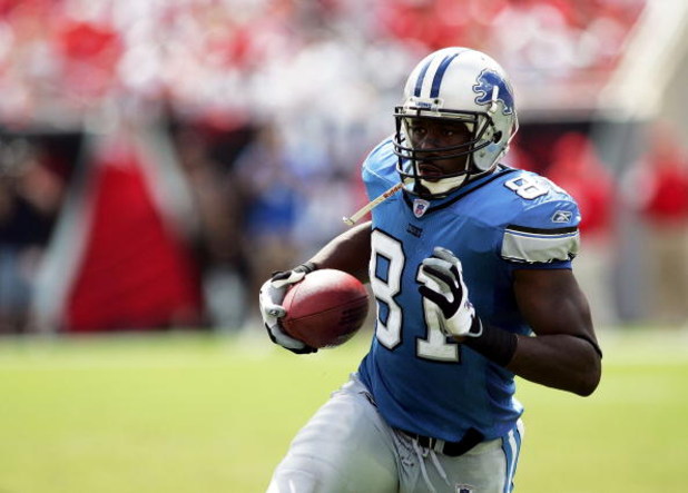 TAMPA, FL - OCTOBER 2: Tight end Marcus Pollard #81 of the Detroit Lions looks for room to run after making a catch against the Tampa Bay Buccaneers on October 2, 2005 at Raymond James Stadium in Tampa, Florida. (Photo by Doug Benc/Getty Images)