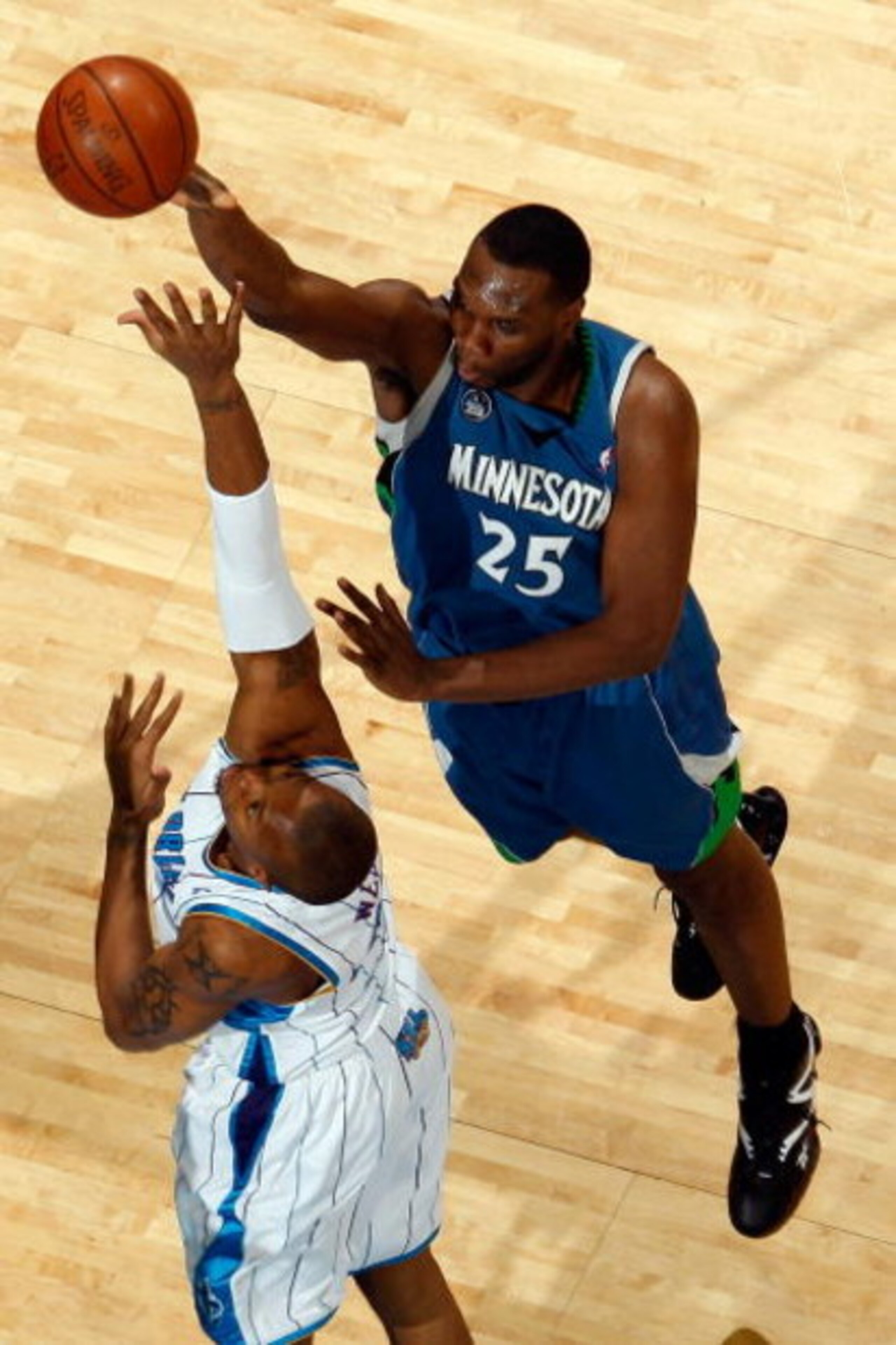 NEW ORLEANS - FEBRUARY 08:  Al Jefferson #25 of the Minnesota Timberwolves makes a shot over David West #30 of the New Orleans Hornets on February 8, 2009 in New Orleans, Louisiana.  The Hornets defeated the Timberwolves 101-97.  NOTE TO USER: User expres